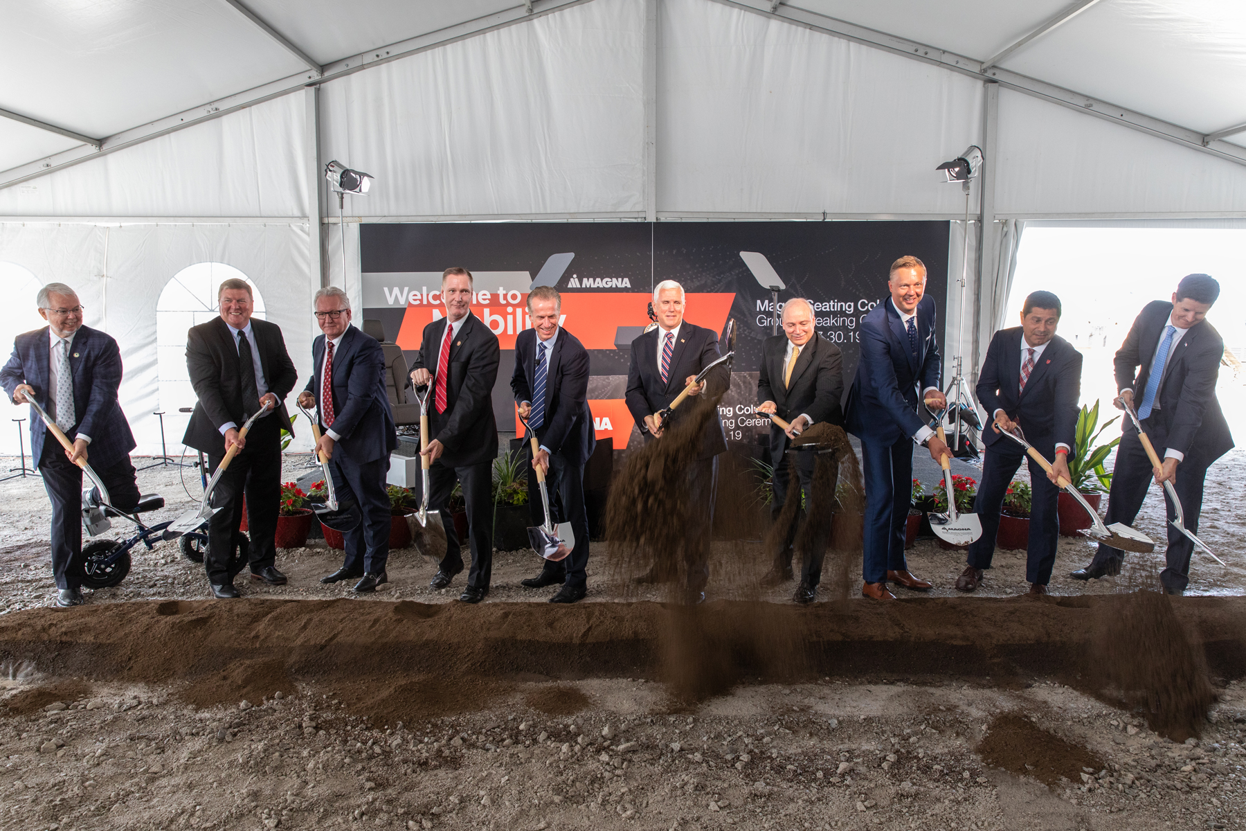 2019_07_30_Magna_Seating_Columbus_Groundbreaking_Shovels-1_SMALL