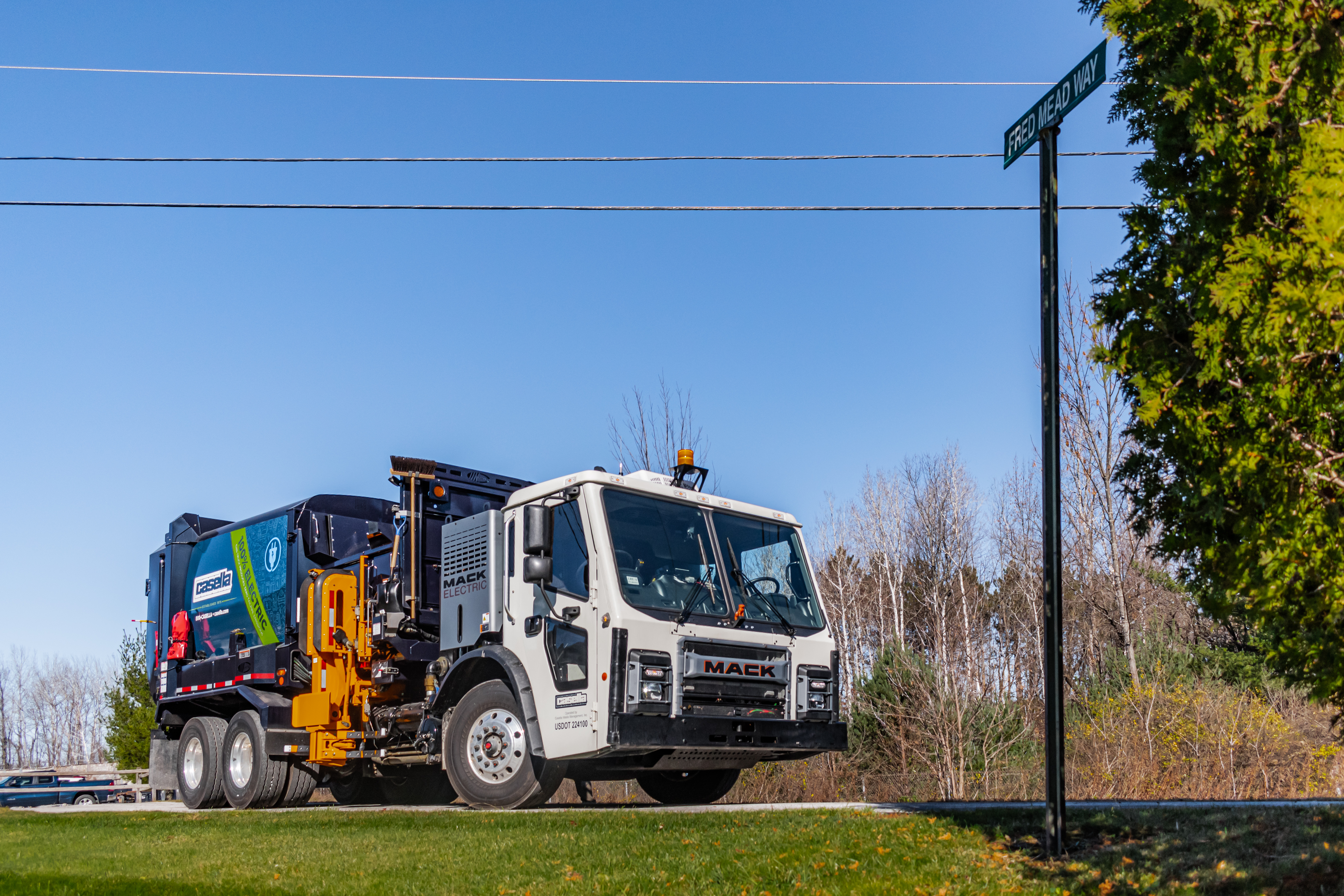 Casella's Mack LR Electric on route