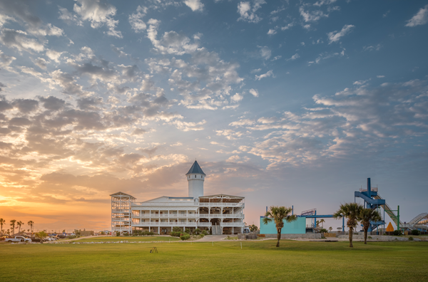 Waves Resort Corpus Christi offers a golf driving range, two practice bunkers and a putting green year-round for golf enthusiasts. 