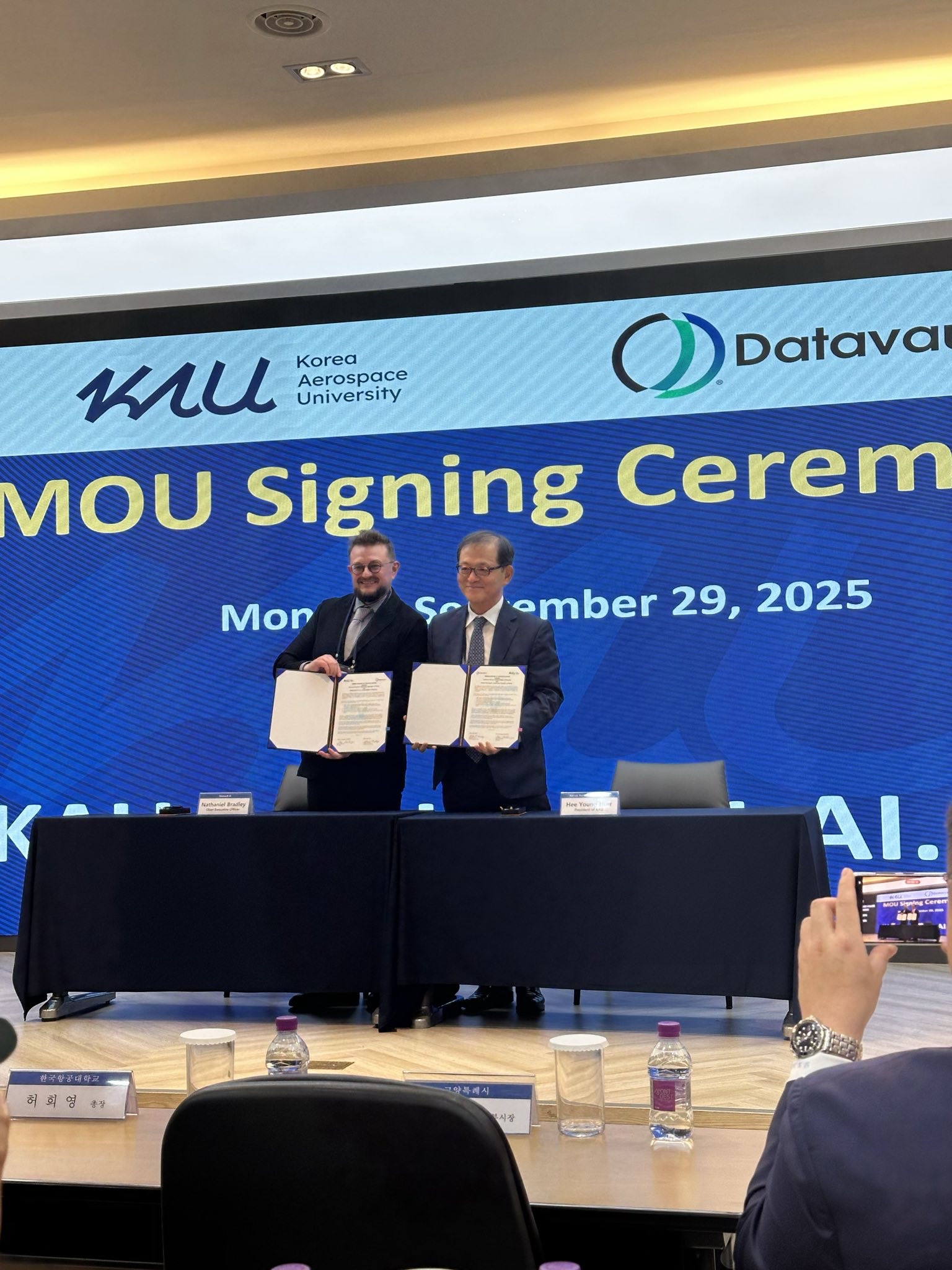 Datavault AI (NASDAQ: DVLT) CEO and Co-founder Nathaniel Bradley and Korea Aerospace University President, Hee-Young Hurr, sign a MOU to pioneer digital credentialing and aerospace innovation.