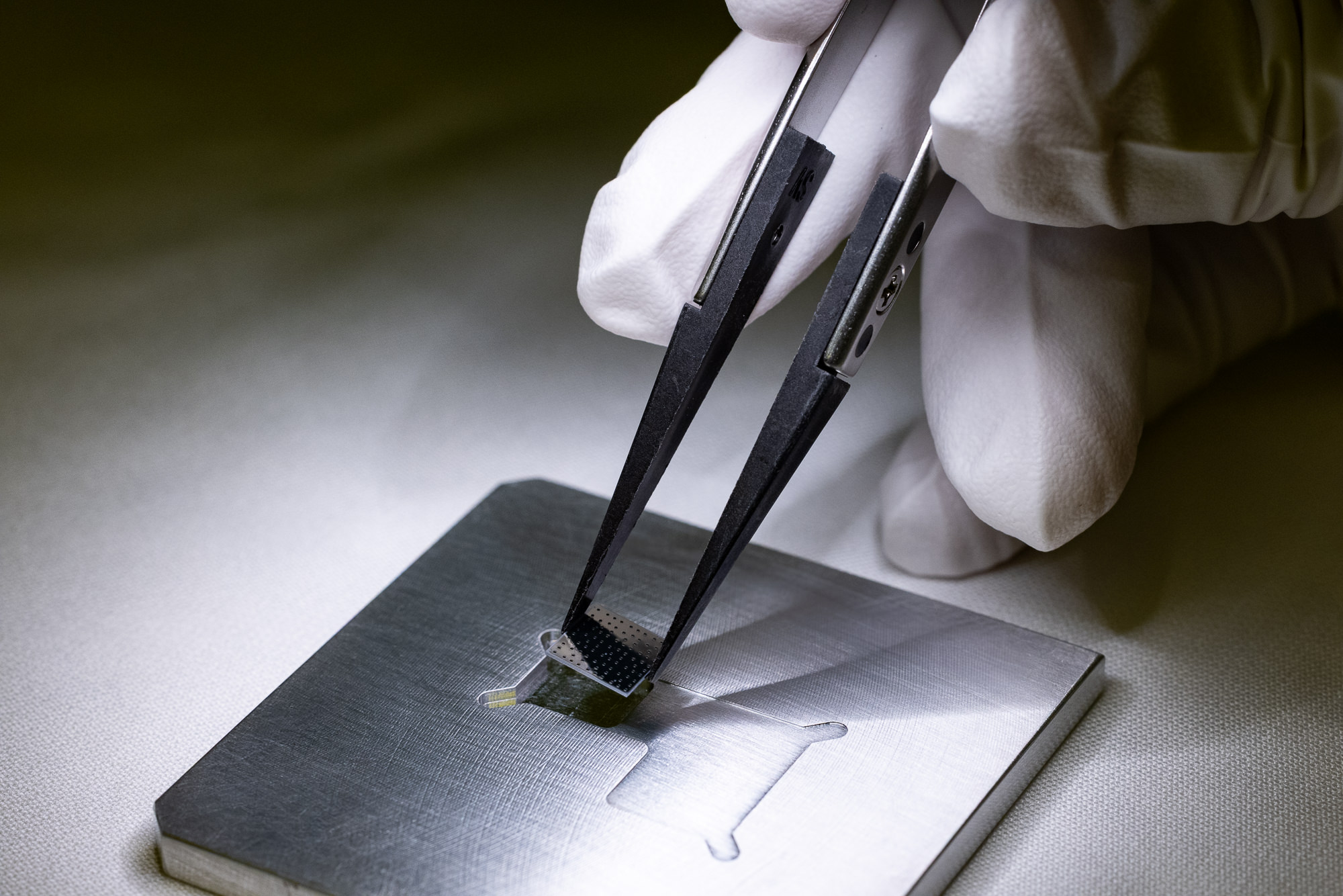 A single 9-qubit Rigetti chip being loaded into a mount for flip-chip bonding, the process used for assembling Rigetti’s Cepheus-1-36Q processor. Photo credit: Drew Bird Photography