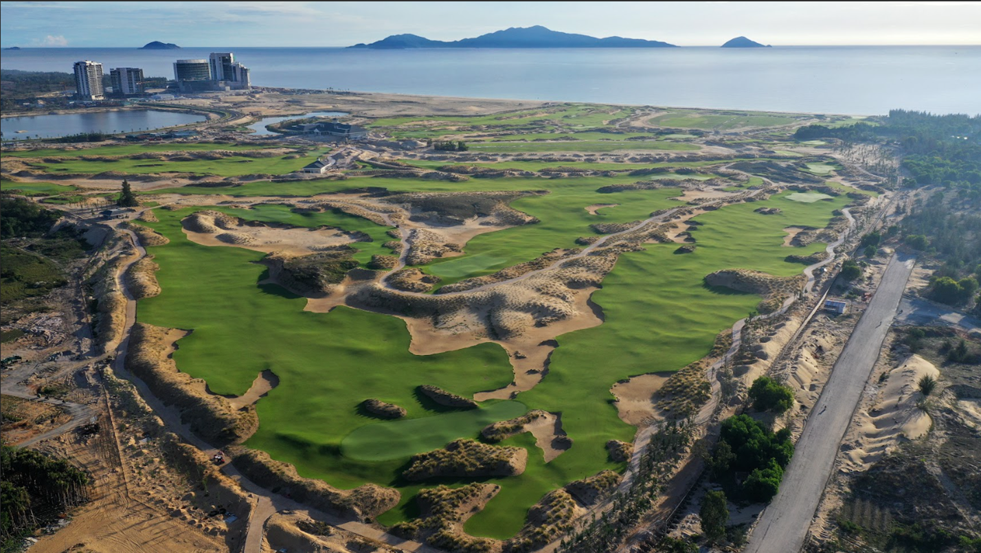 The Hoiana Shore Golf Club -The magnificent 18-hole golf course designed by Robert Trent Jones Jr.