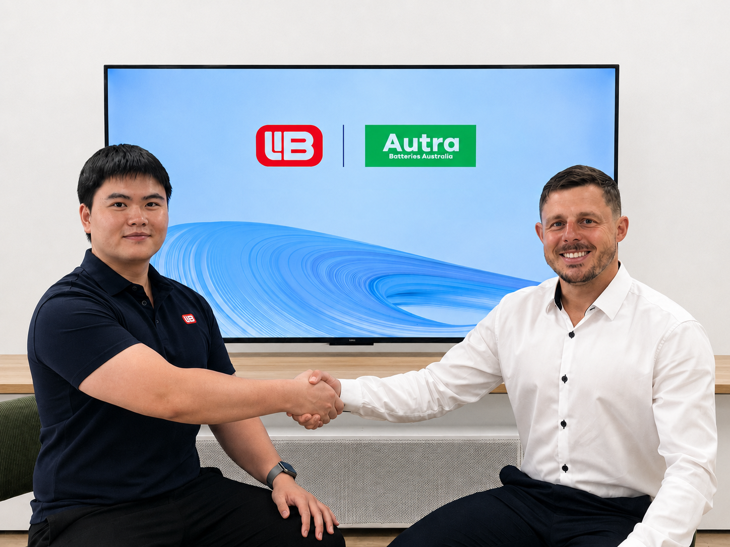 Leon Hu, B2B Sales Director of EnergyLIB (Left), James Harrison, Sales Manager of Autra Batteries Australia (Right)