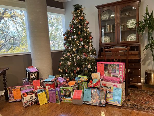 Associa Corporate Employees Donate 130 Toys To Dallas Kids