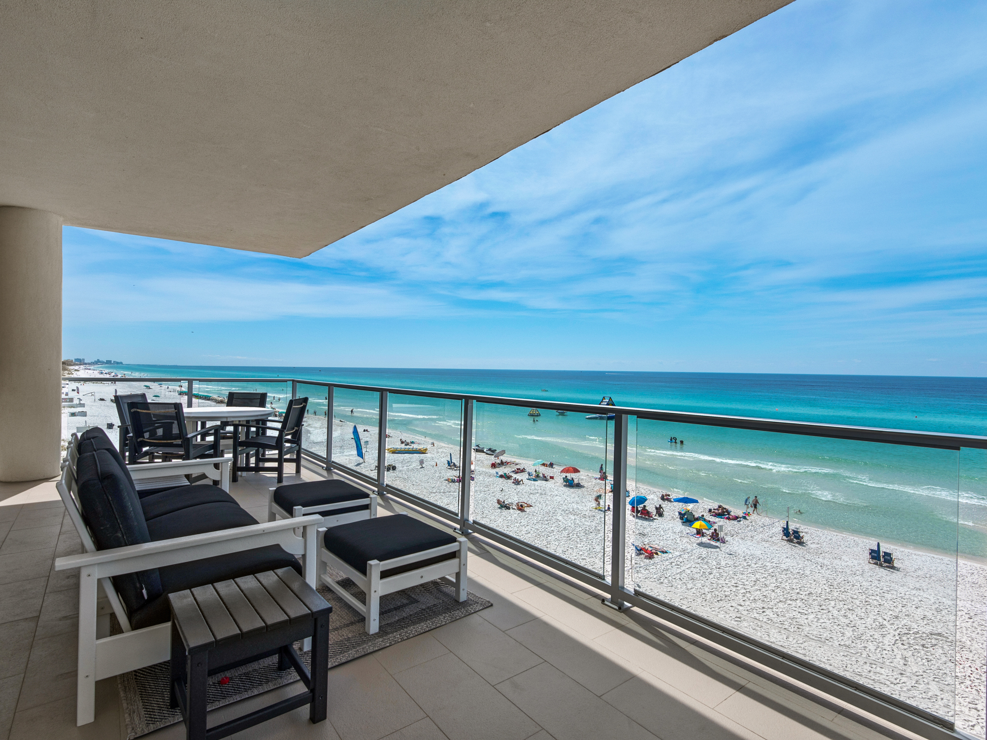 Families in the know plan a late spring beach vacation to enjoy the soft, white sand beaches of Northwest Florida with fewer crowds while saving on their Destin vacation rental. Rentals range from private homes to condominiums, including the new luxury condominiums at 1900 Ninety-Eight in Destin, Florida. 