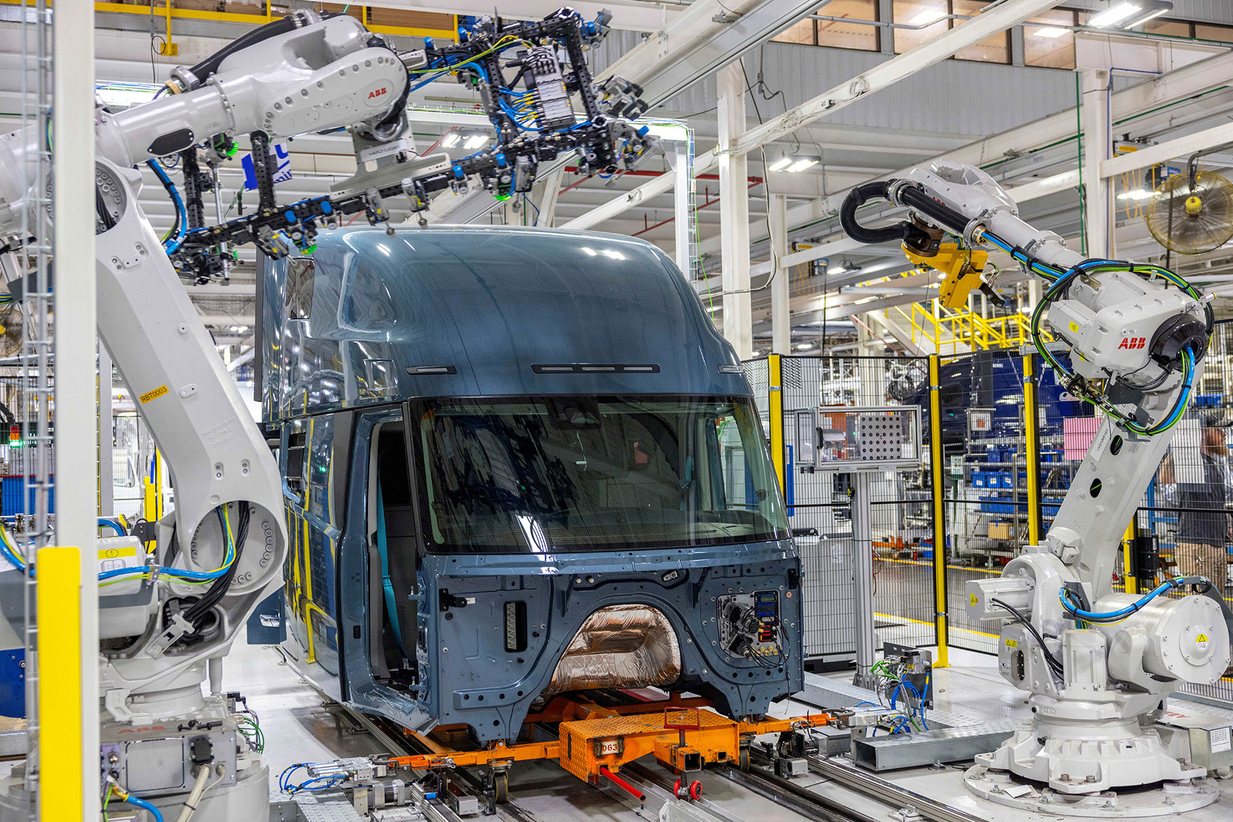 The commercial launch of the all-new Volvo VNL serves as a christening of the state-of-the-art cab plant, part of a $400 million dollar investment by the Volvo Group in North America.