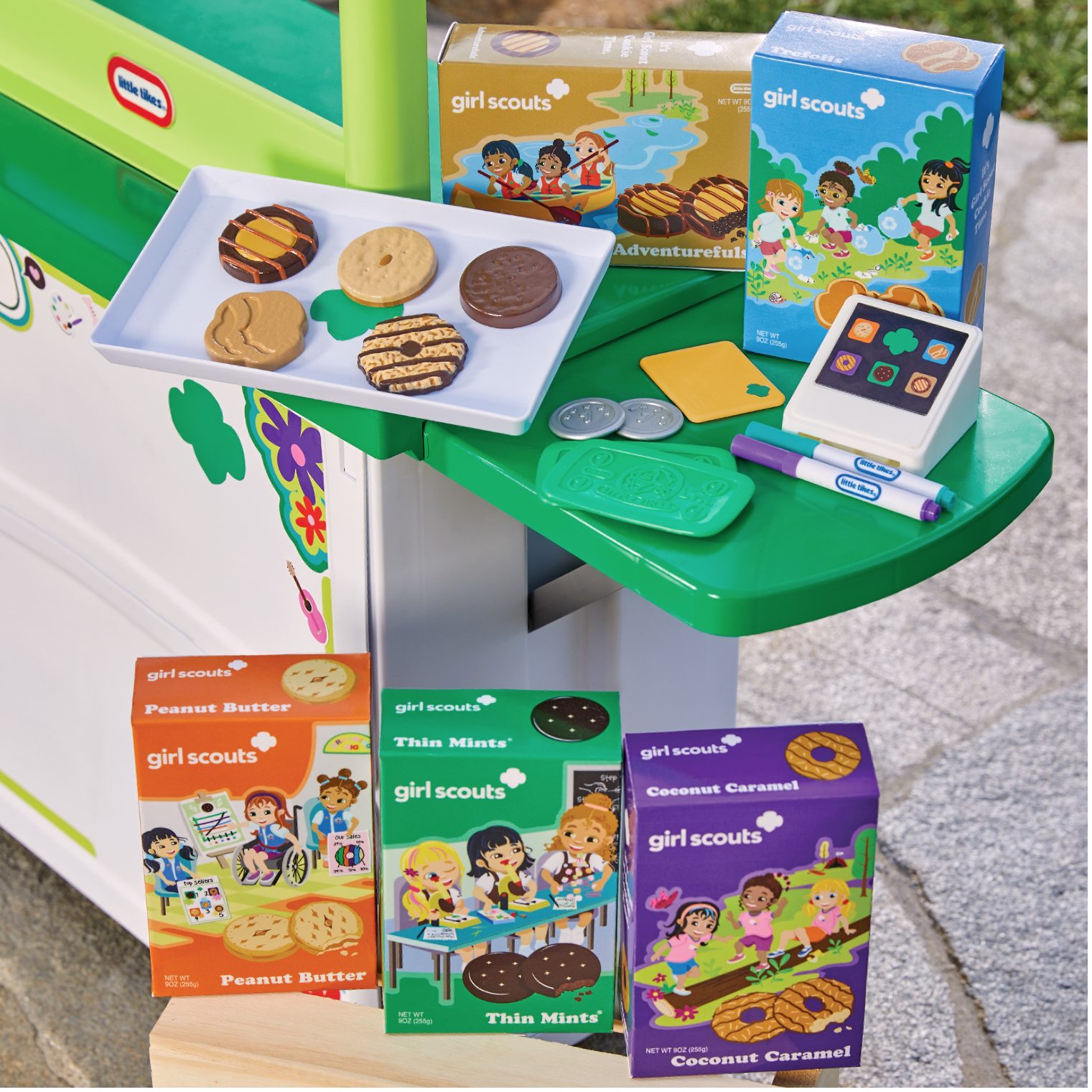 Little Tikes™ 2-in-1 Girl Scout Cookie Booth Accessories