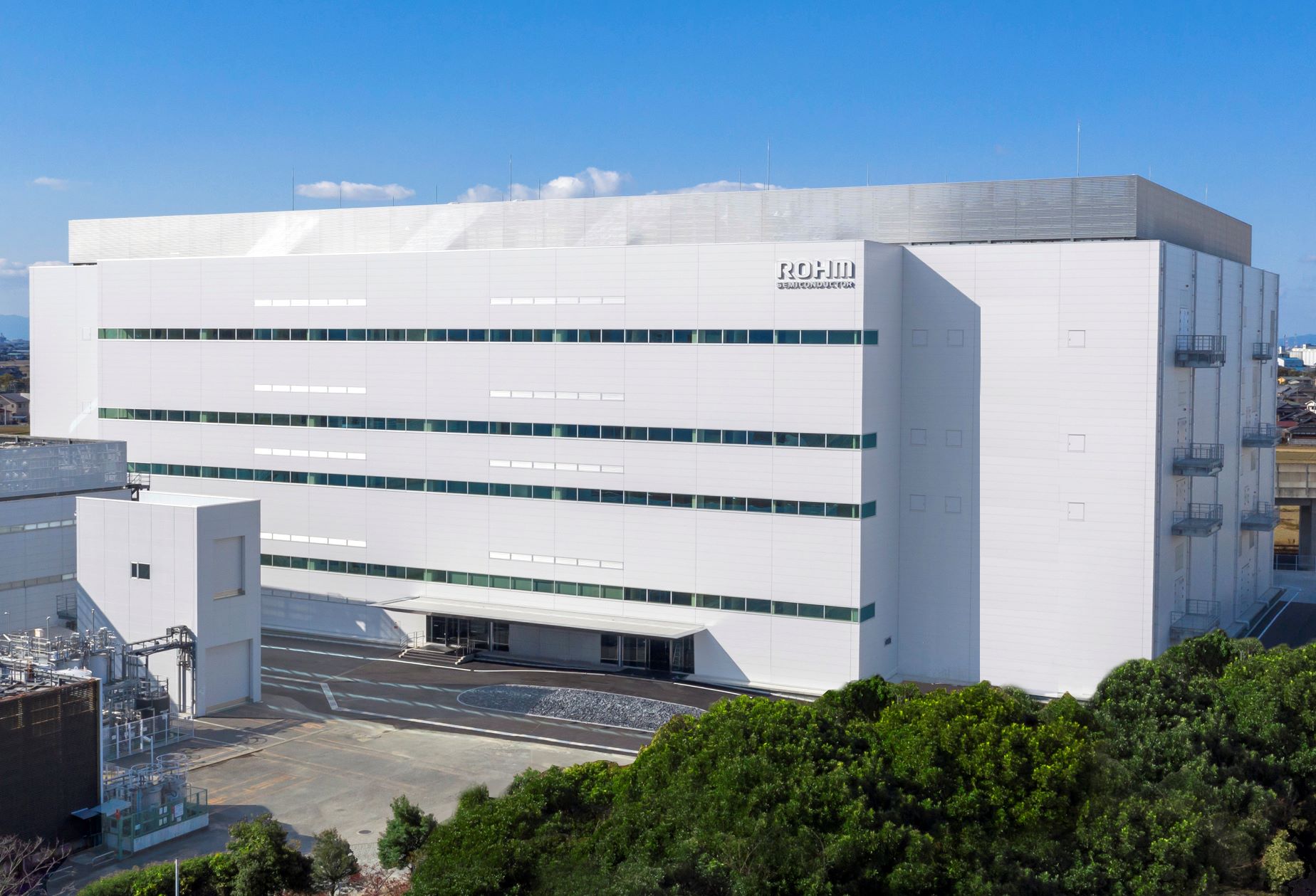 ROHM's New Environmentally Friendly Building at the Apollo Chikugo Plant Expands Production Capacity of SiC Power Devices