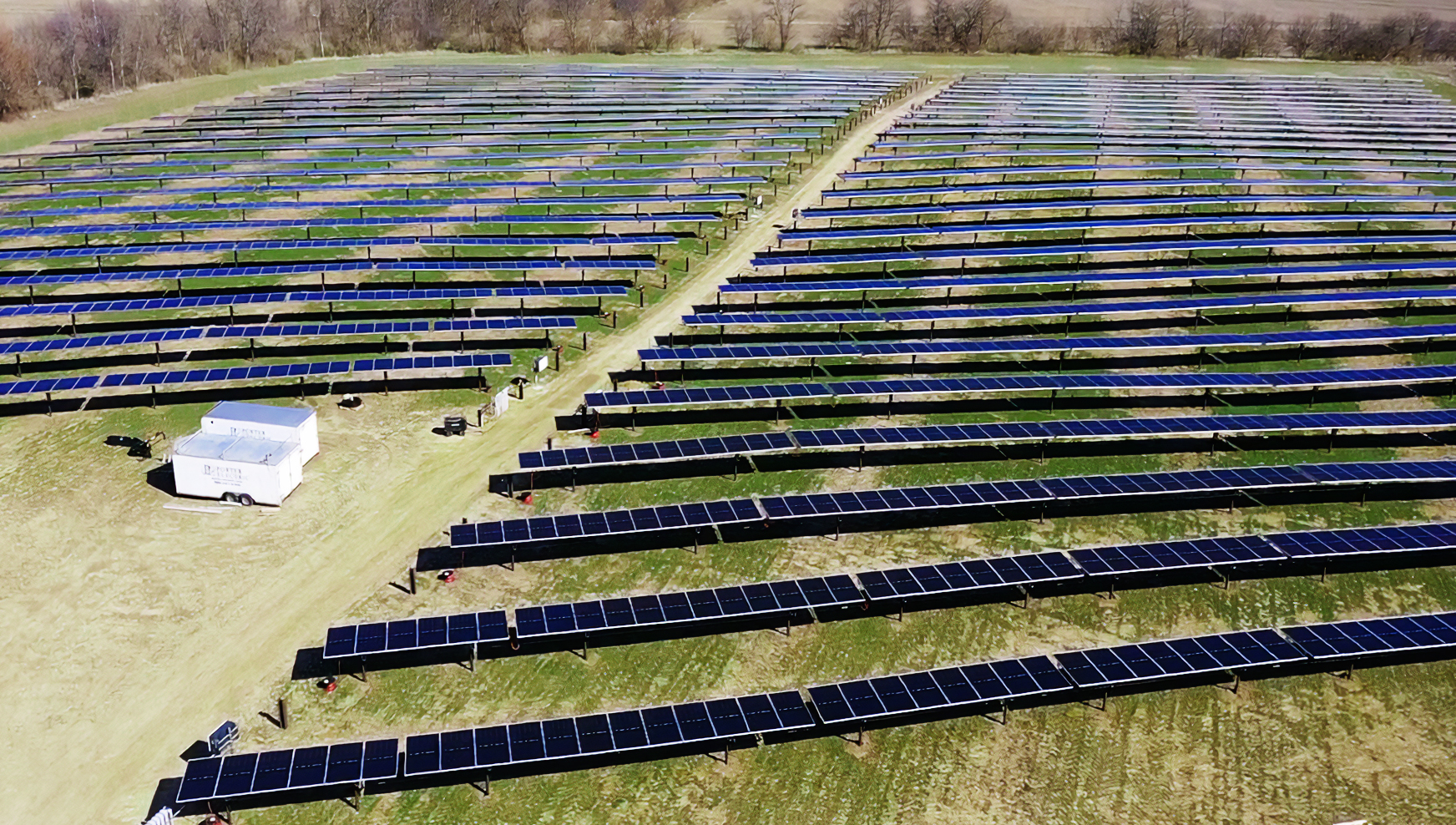 Nearly complete McLean Solar 1, PureSky Energy's first community solar farm in Illinois. Located near Bloomington-Normal, Illinois, the solar farm serves only income-eligible households in Ameren utility area and provides 50% savings of the value of solar credits.