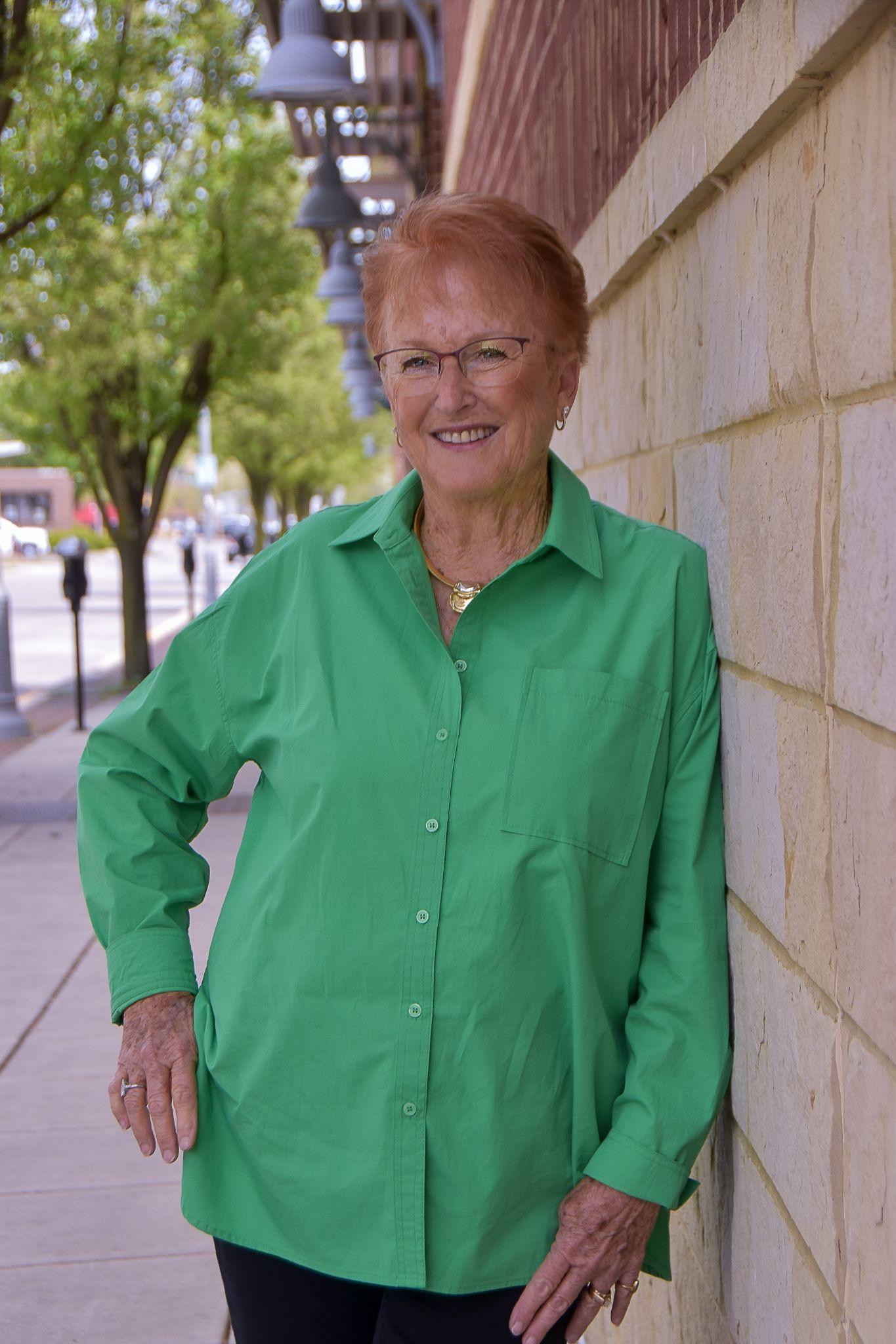 Real Estate Expert Kay Young of Syracuse, Indiana Explains Key Factors to Consider When Buying a Lakefront Home for HelloNation