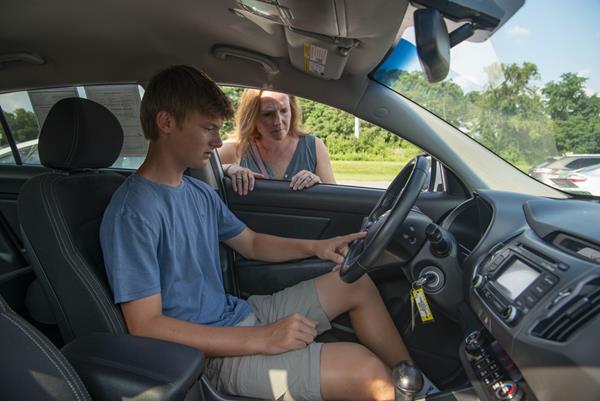 Consumer Reports (CR) and the Insurance Institute for Highway Safety (IIHS) are teaming up for the first time to recommend safe, reliable and affordable used vehicles for teenage drivers.