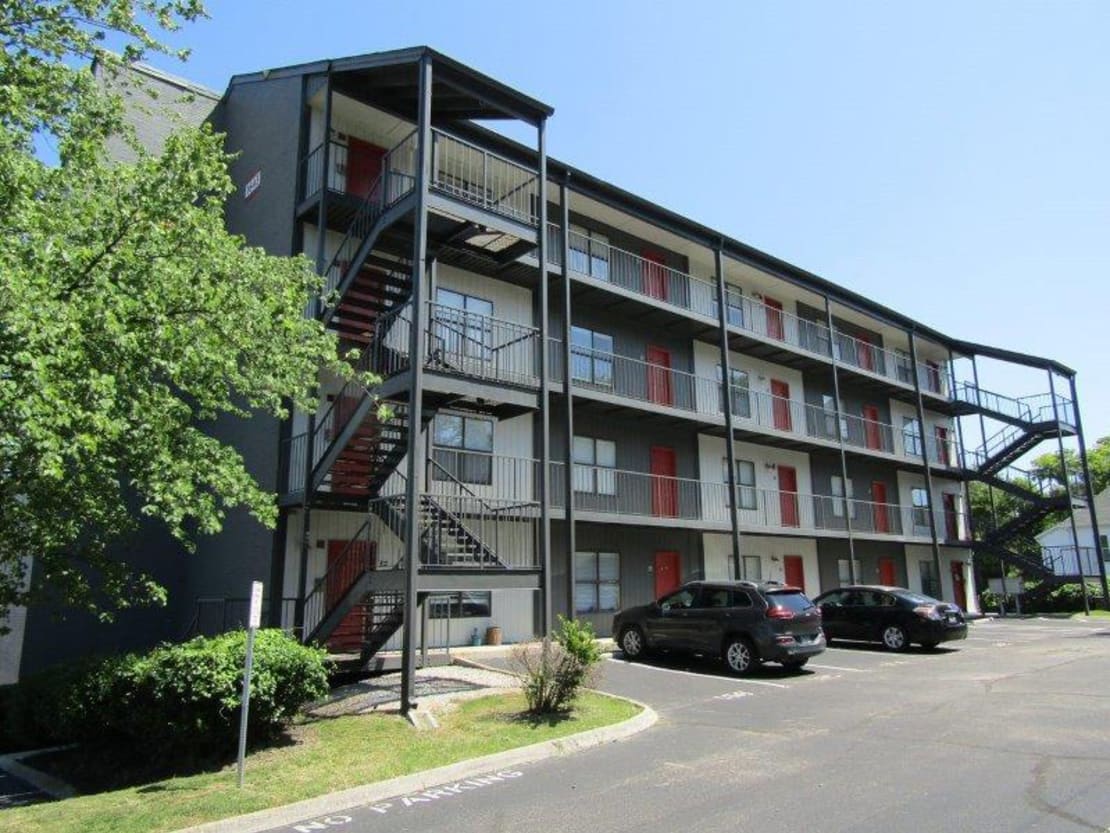 Student Housing Property Serving University of Knoxville sold by GREA's National Student Housing Group