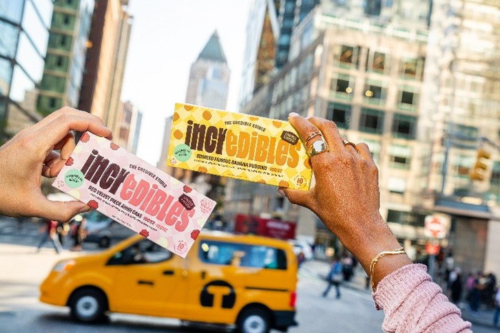 Swirled Famous Banana Pudding Bar and Red Velvet Piece Ahhh Cake 1:1 Bar