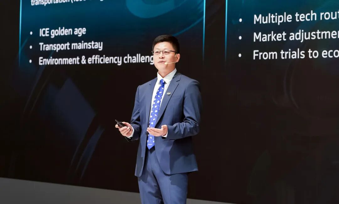 BAIC FOTON International President Wu Zongtian introduces the CAVAN BEACON and its multi-technology platform.