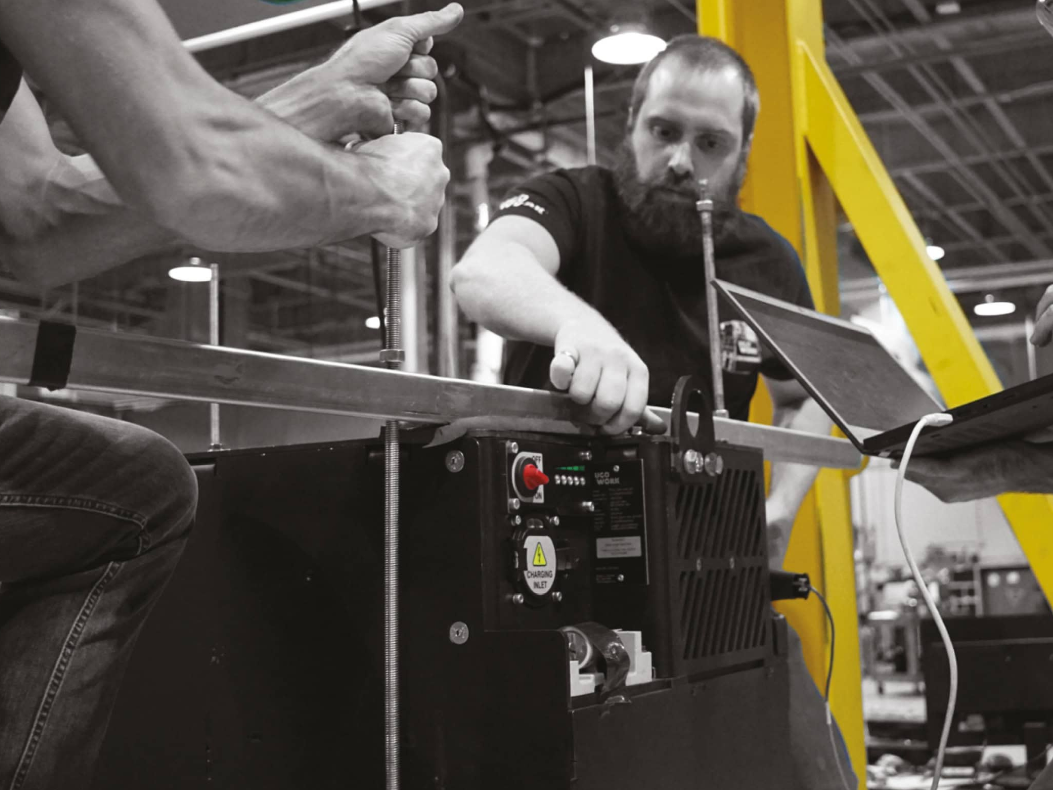 ugowork_engineers_battery_testing