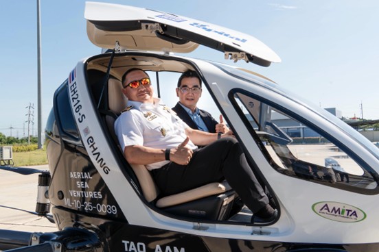 Mr. Conor Yang, CFO of EHang and Air Chief Marshal Manat Chavanaprayoon, Director General of the CAAT with the EH216-S 