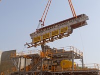 Installation of the apron feeder in the crushing area