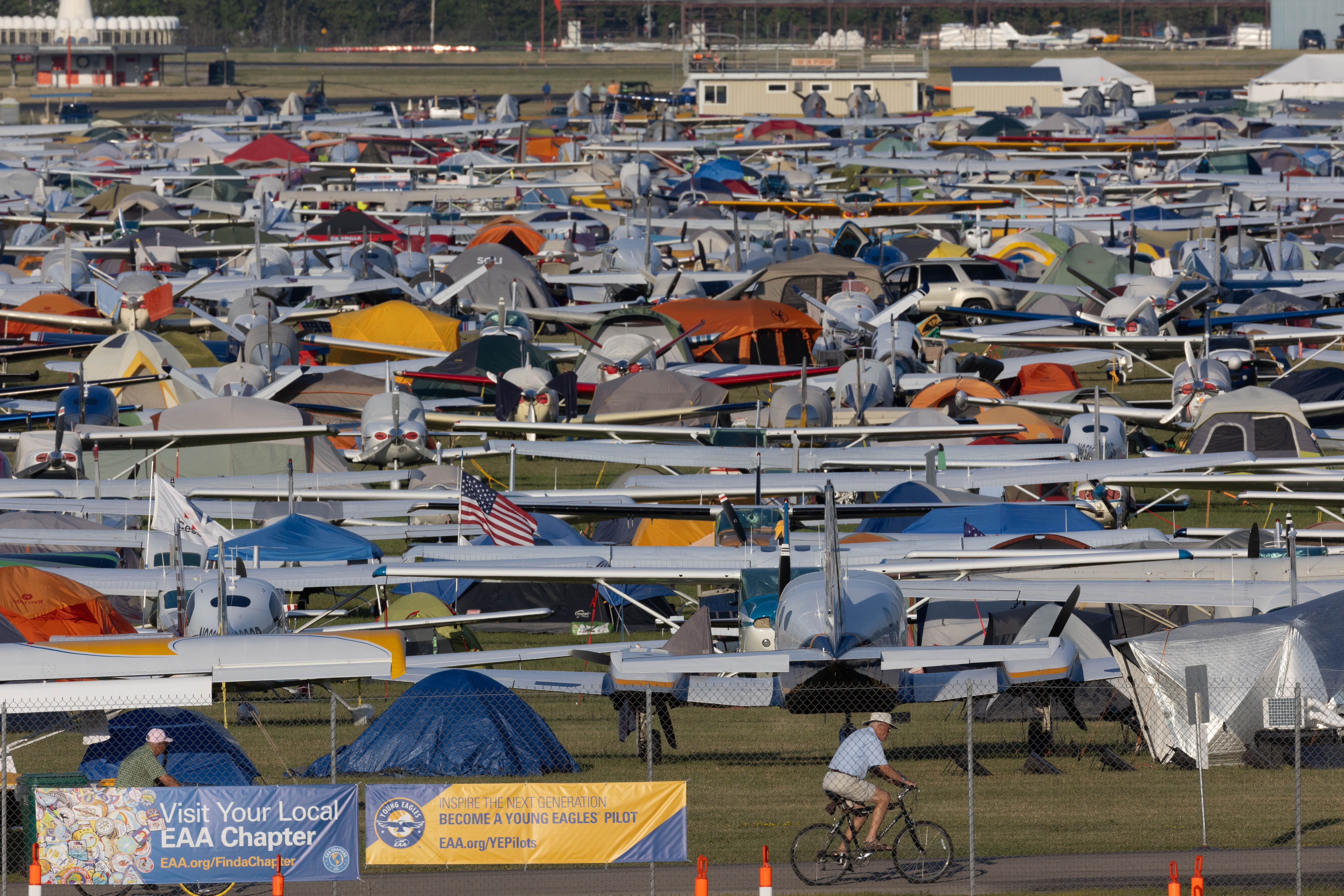 EAA AirVenture Oshkosh - Aircraft Camping