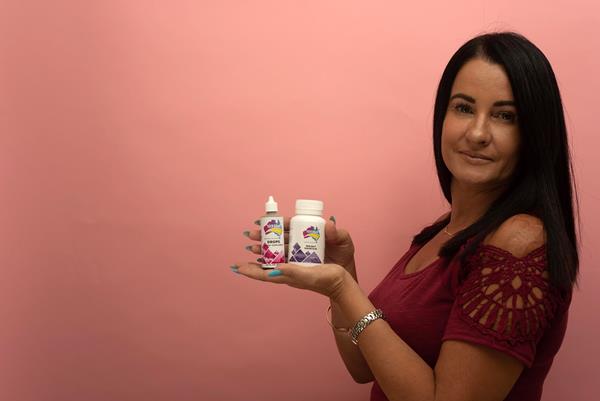 Emma Moroni, Founder of 123 Diet holding her signature Diet Drops and Weight Maintain.