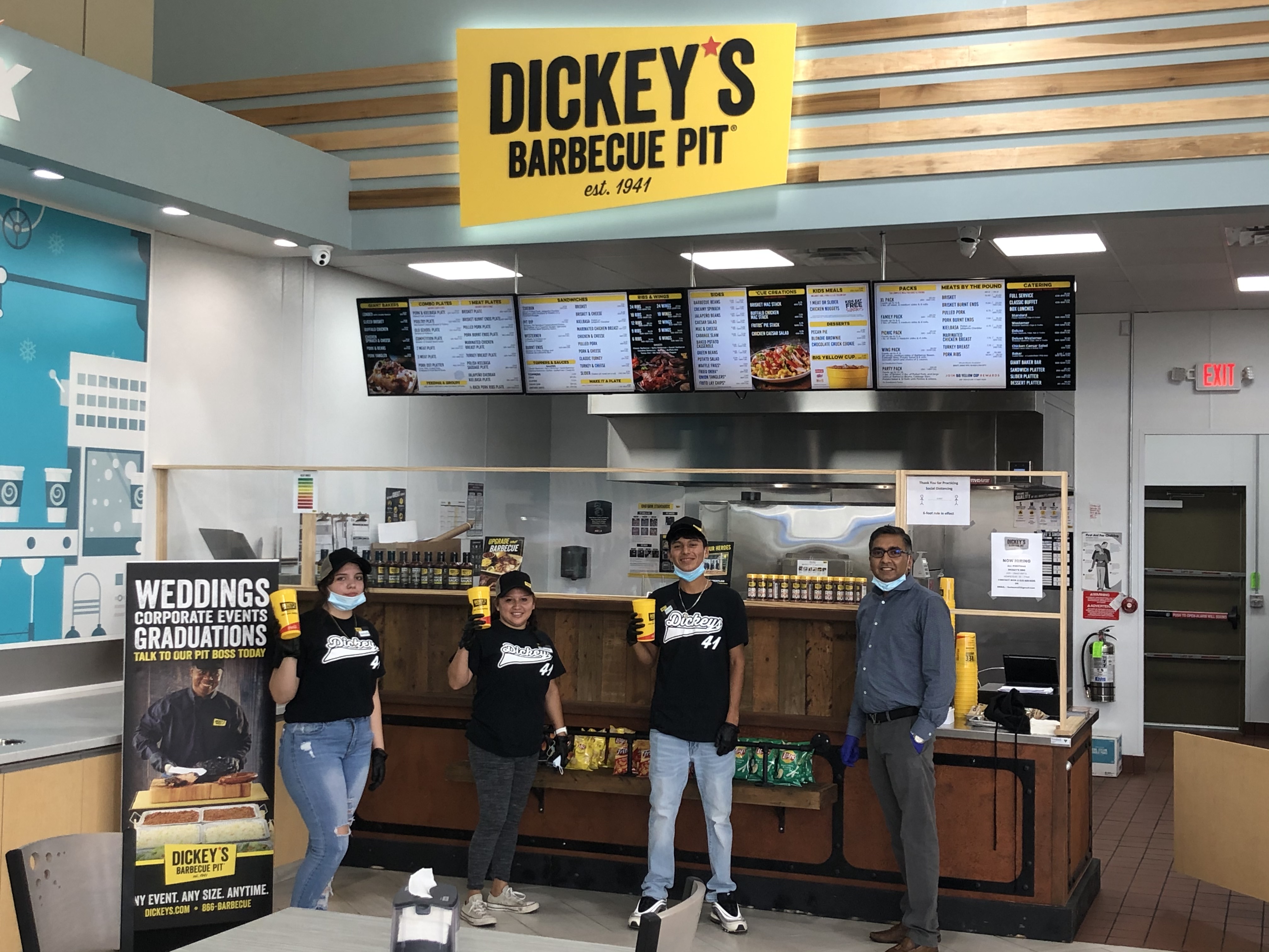 Dickeys bar hotsell b que