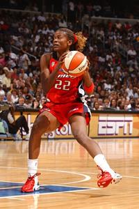 Flexion Therapeutics partners with the National Basketball Retired Players Association and Sheryl Swoopes to raise awareness of osteoarthritis knee pain. Photo credit NBAE/GETTY Images.