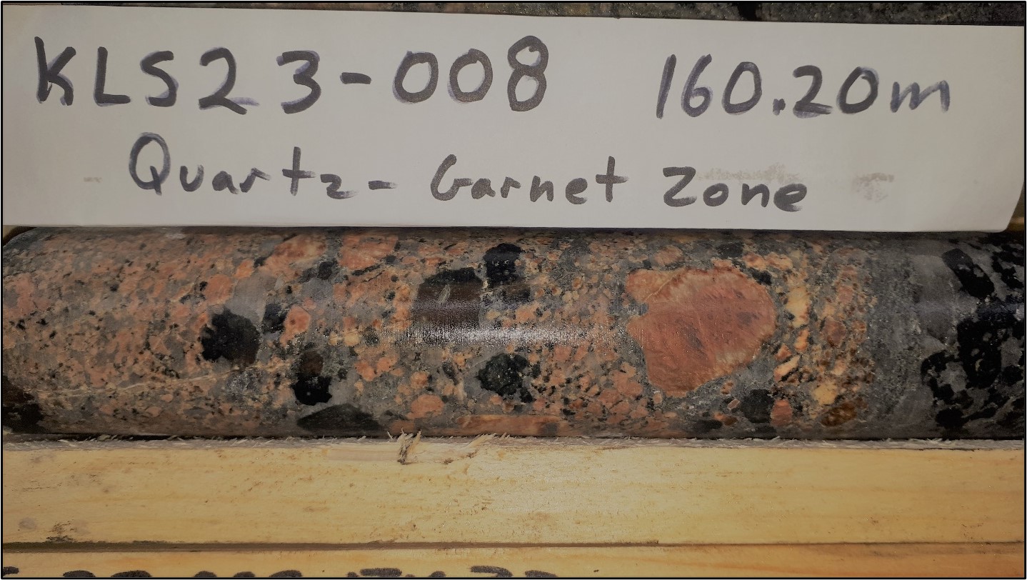 A photo of DDH KLS23-008 (160.2 m depth): Quartz-garnet zone