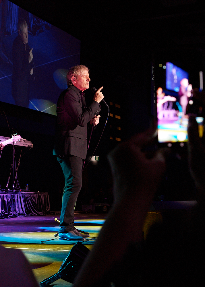 09d michael bolton singing[1]