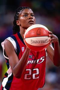 Flexion Therapeutics partners with the National Basketball Retired Players Association and Sheryl Swoopes to raise awareness of osteoarthritis knee pain. Photo credit NBAE/GETTY Images.