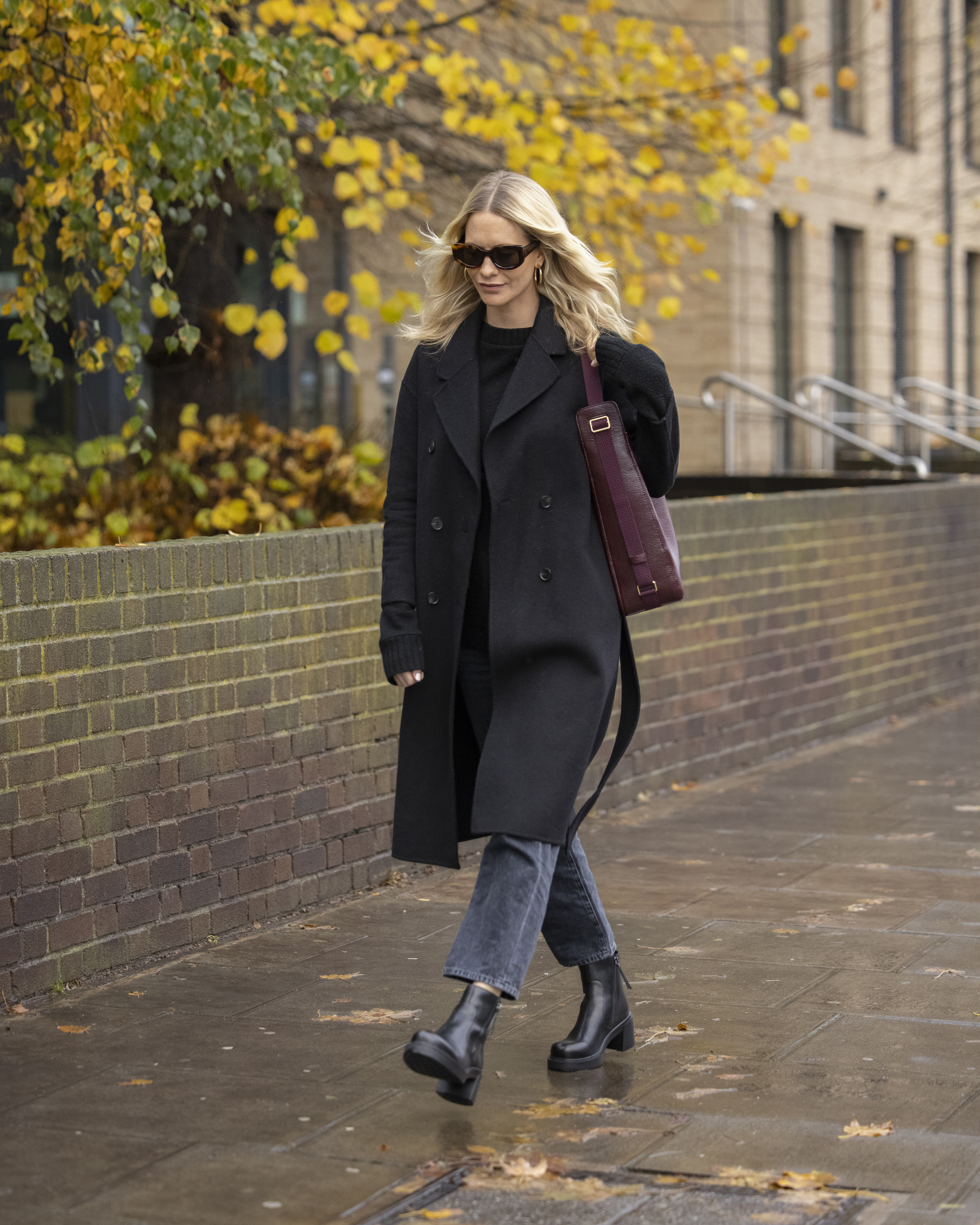 Poppy Delevingne wears the ECCO METROPOLE SEOUL 45 x ECCO Sail Bag.