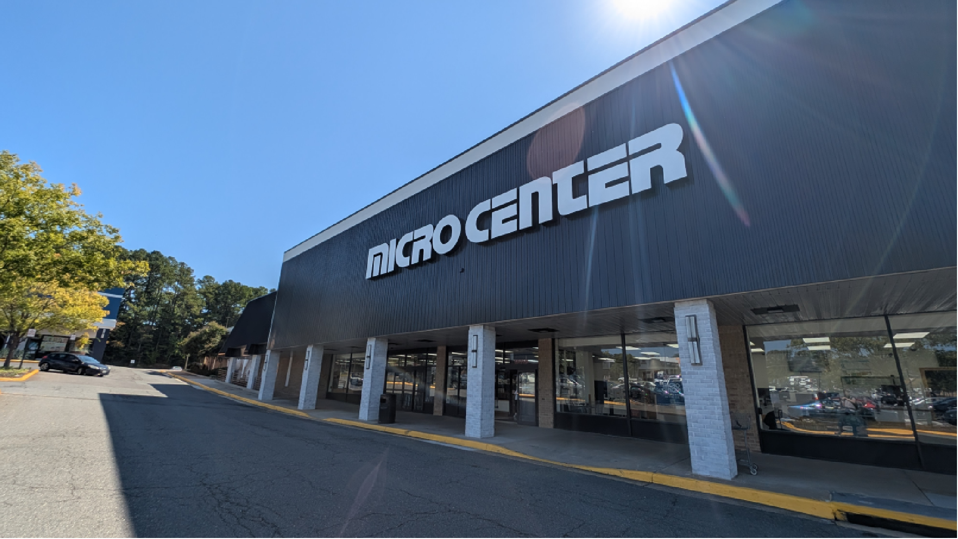 Flashforge joins Micro Center with a store image