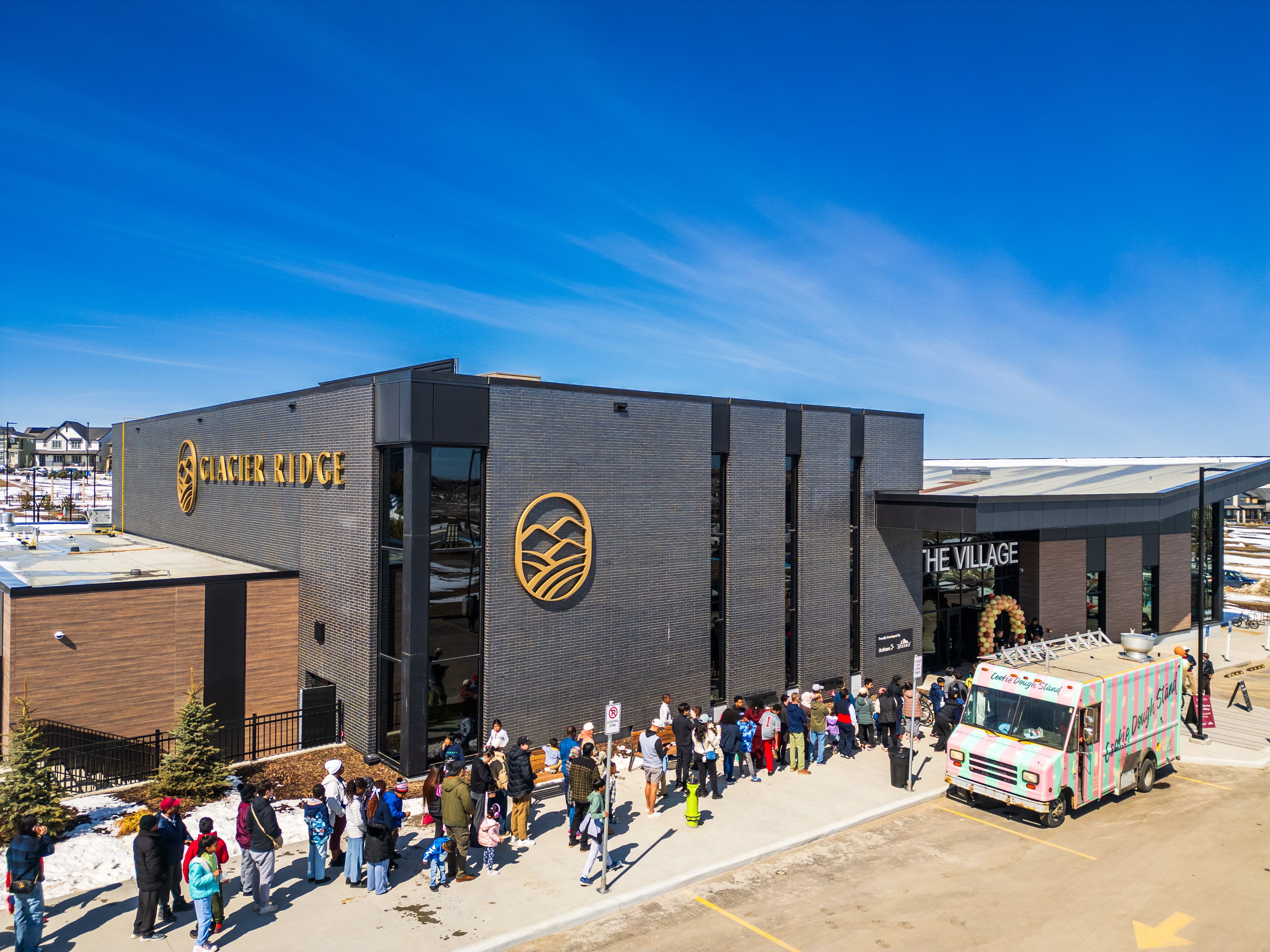 Just over 1200 residents lined up to get a first look at the Glacier Ridge Residents Association Amenities building this past weekend.