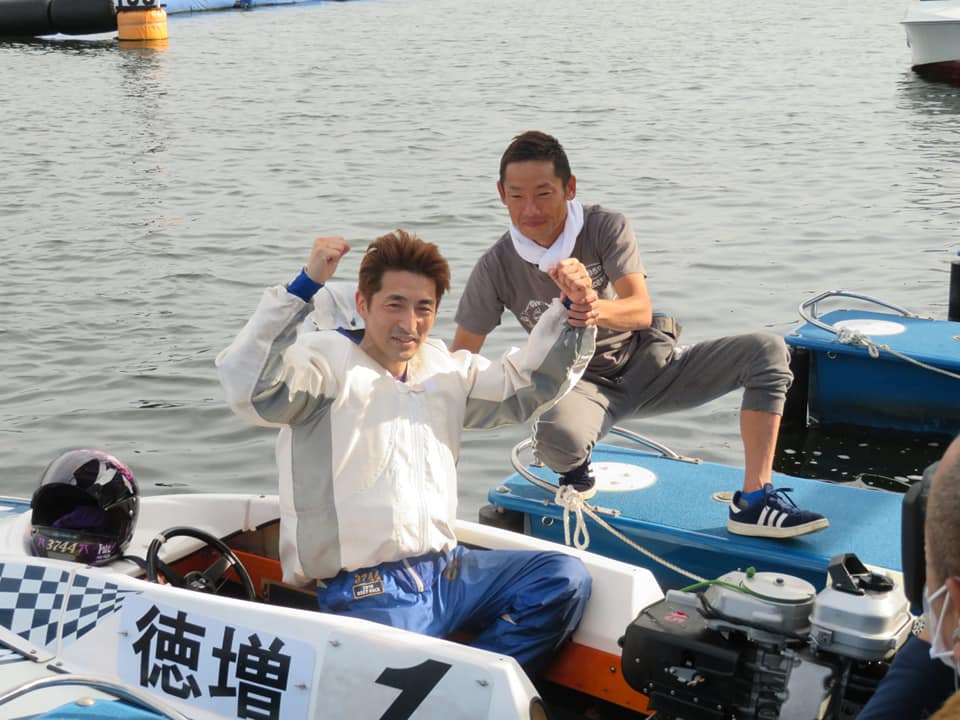 Follow DYNAMITE BOATRACE on Social Media