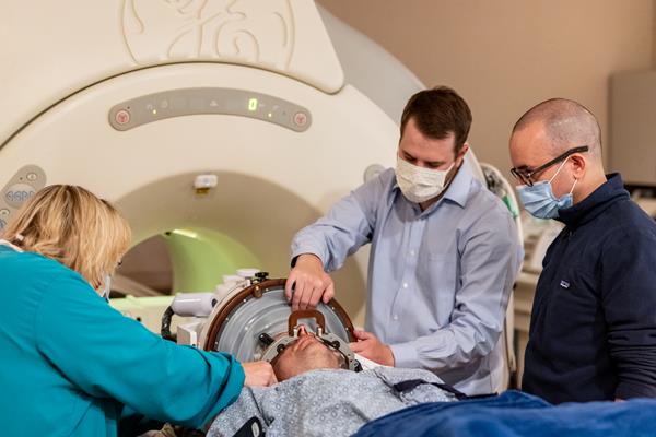 The team at the Ivy Brain Tumor Center prepares its first patient to receive sonodynamic therapy using Insightec’s magnetic resonance-guided focused ultrasound technology.