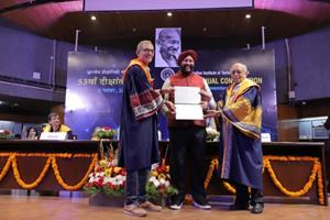 Jaswinder Chadha receives distinguished honor from Renowned Economist and Nobel Laureate Professor Abhijeet Banerjee