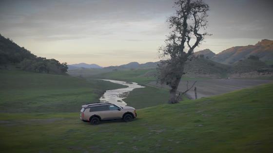 2027 Kia Telluride Adds Hybrid Option Rated at Up to 35 MPG: The redesigned 2027 Kia Telluride introduces a more spacious, tech-forward three-row SUV with new hybrid and turbocharged powertrain options designed for efficiency, performance, and family-focused versatility.