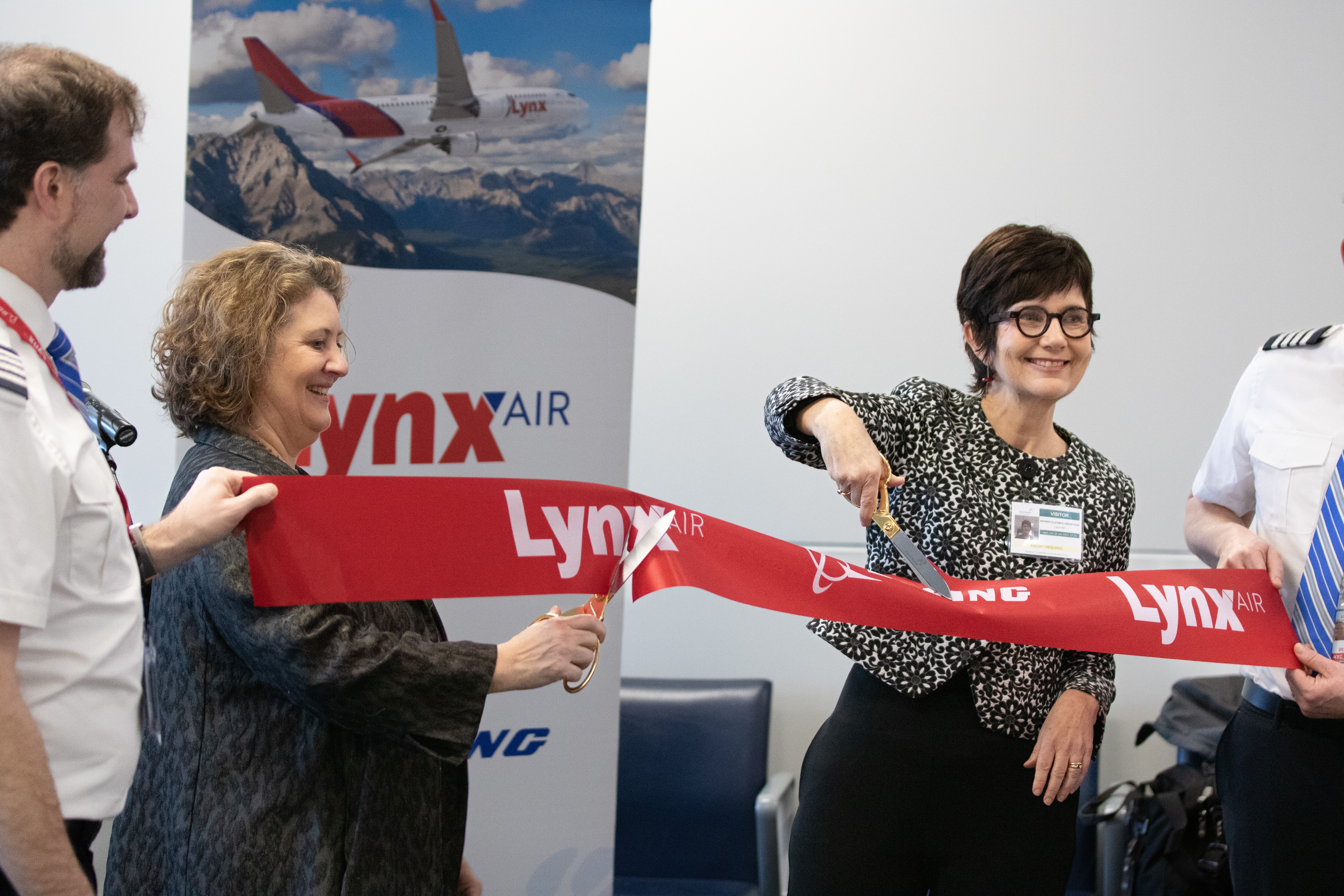 Lynx Air CEO, Merren McArthur is joined by Greater Toronto Airports Authority VP of Stakeholder Relations and Communications, Karen Mazurkewich for an official ribbon cutting celebration at Toronto Pearson Airport.