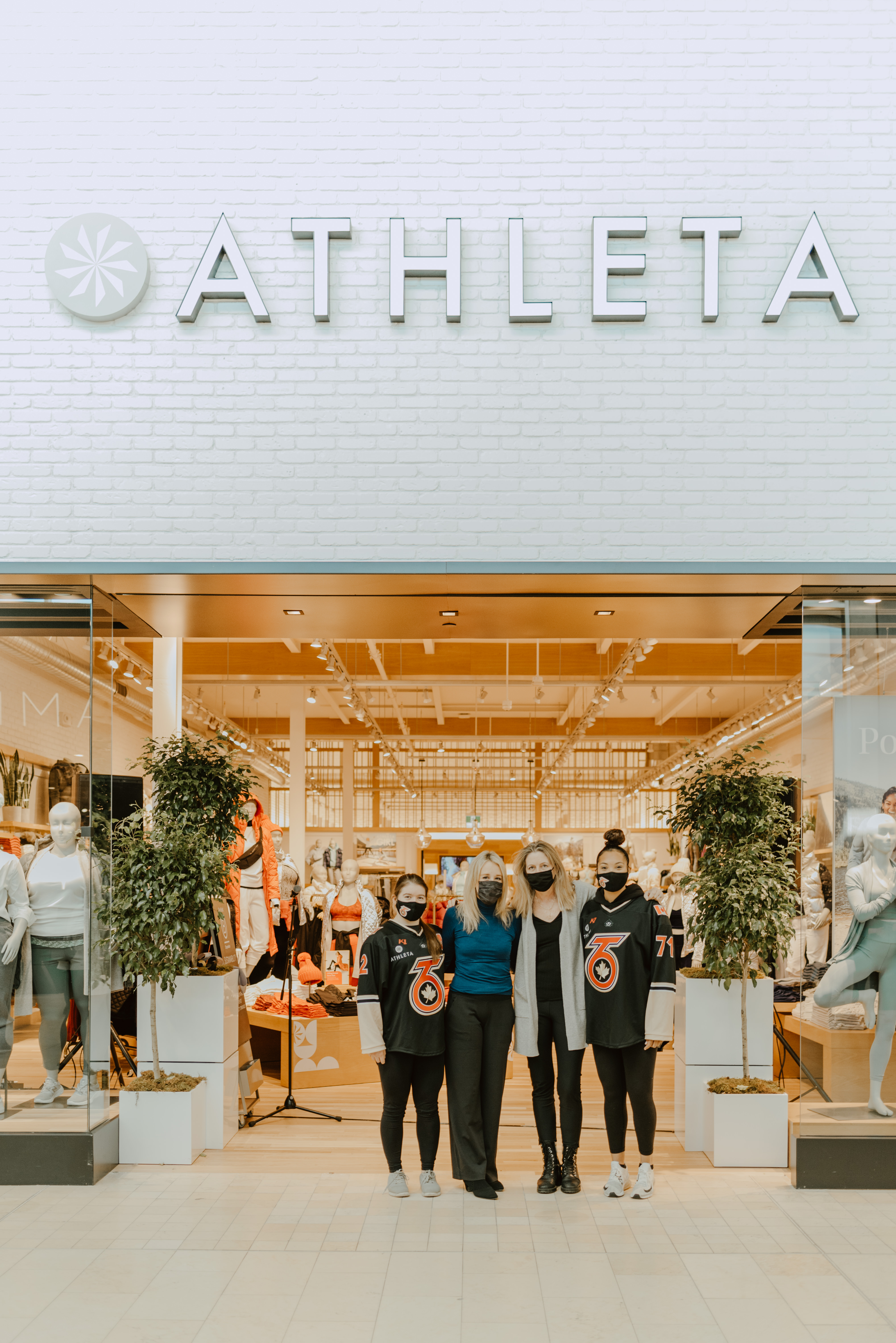 PHOTO RELEASE: ATHLETA OPENS SECOND COMPANY-OPERATED