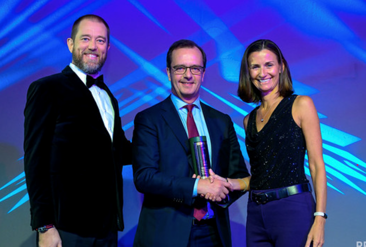 Executive Chairman Richard Williams and Caroline Donnally of Sprott Streaming and Resources Business receiving the ESG Developer/Explorer of the Year Award at the Conference Dinner in London, UK.