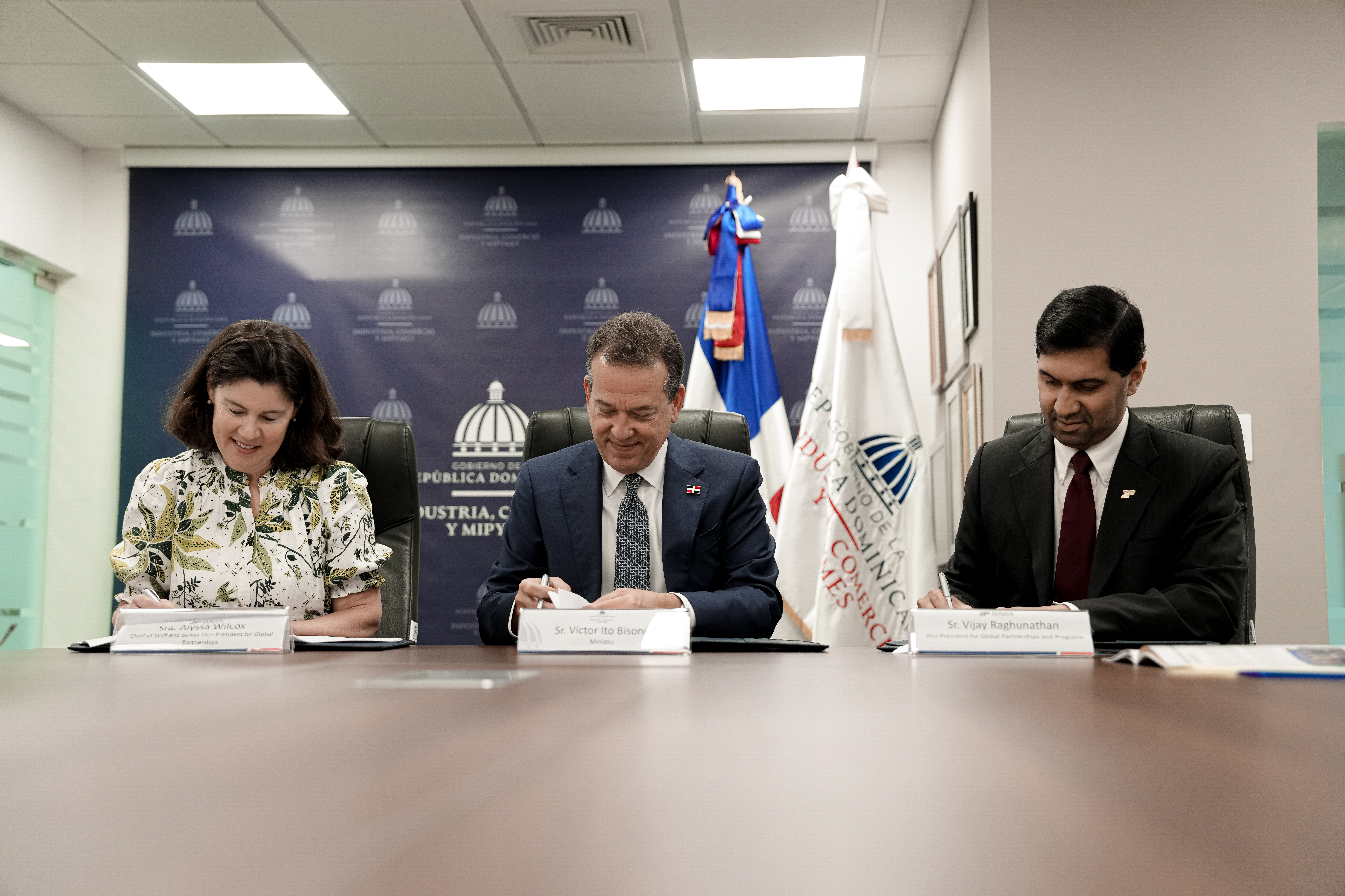 The Dominican Republic and Purdue University Sign MOU to Drive Semiconductor Growth: The Ministry of Industry, Commerce, and MSMEs of the Dominican Republic (MICM)