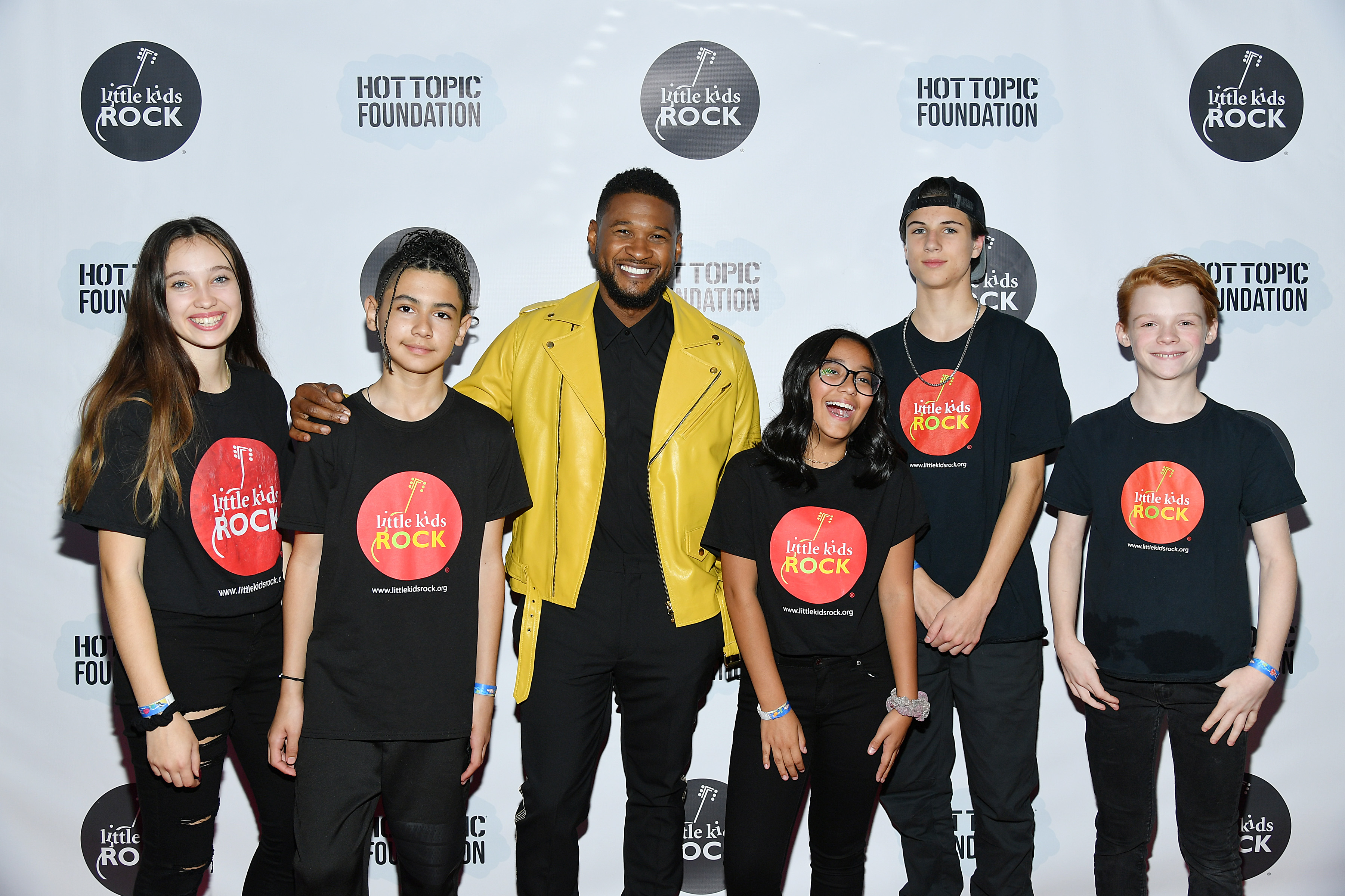 Usher Posing with Little Kids Rock Students