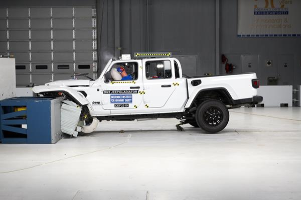 The 2022-23 Jeep Gladiator in the updated moderate overlap front crash test