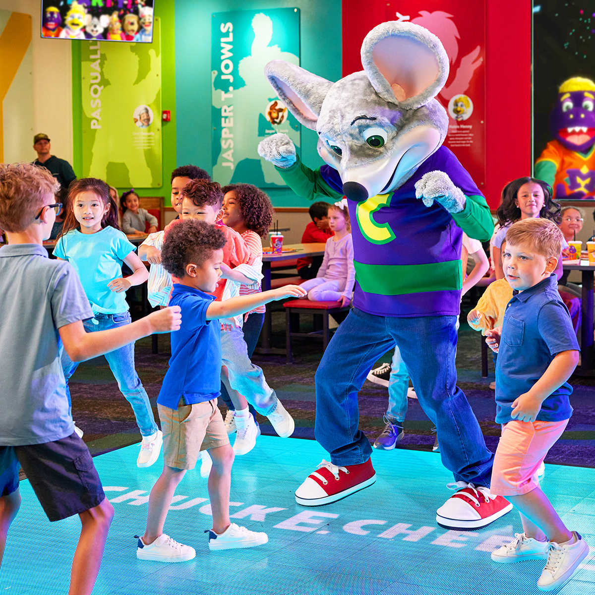 Chuck E. Cheese dances and plays with kids on the new interactive dance floor