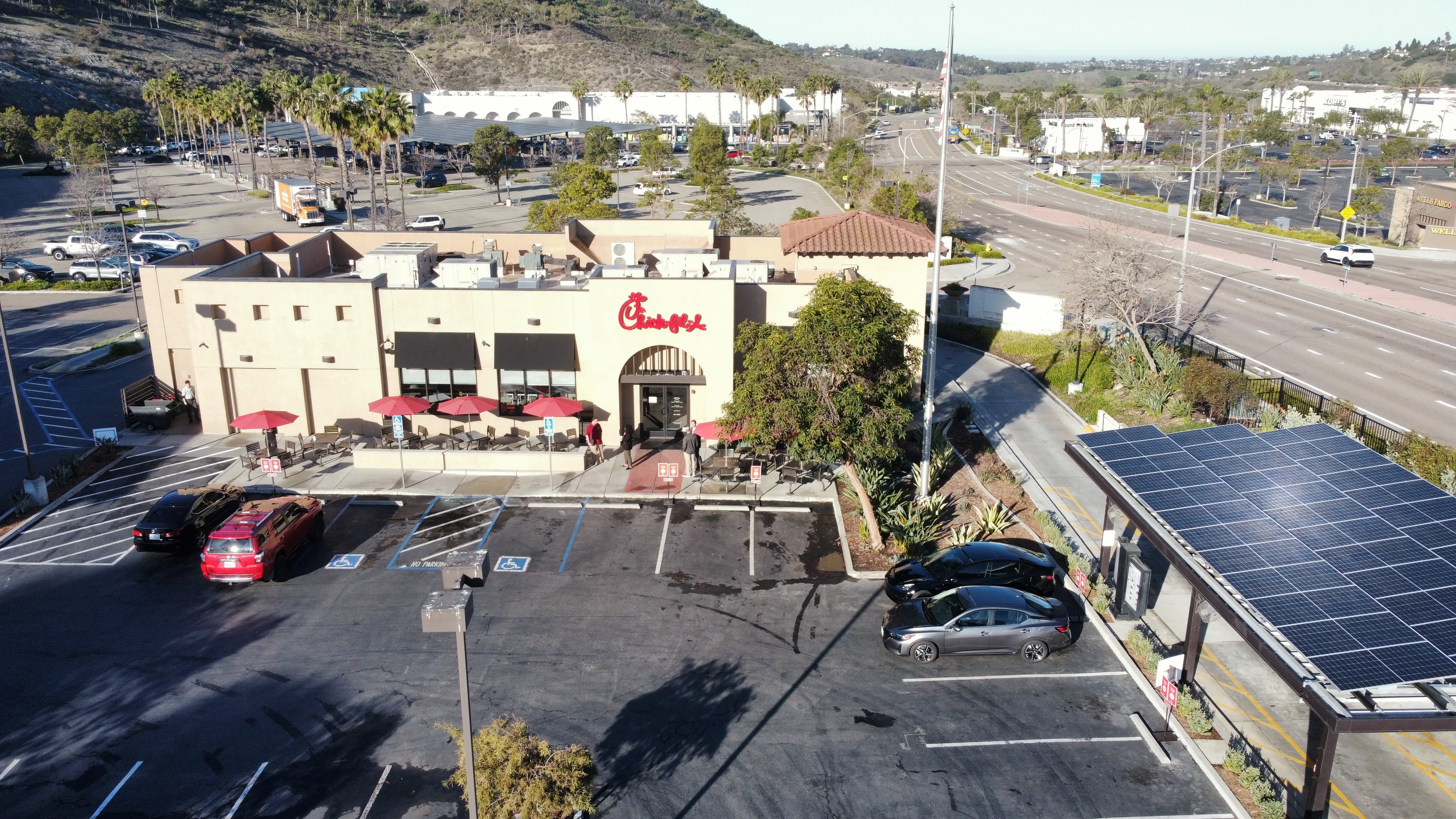 SolMicroGrid outfitted a Chick-fil-A restaurant in Oceanside, CA with an energy-resilient microgrid.