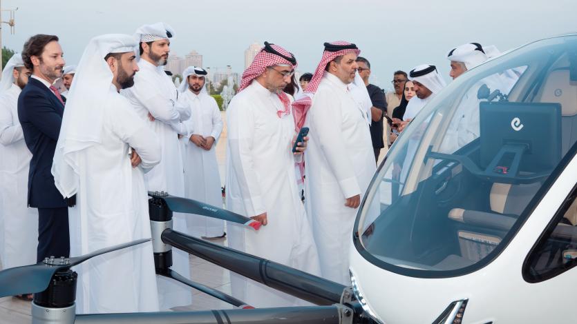 The MOT and EHang executives with EH216-S