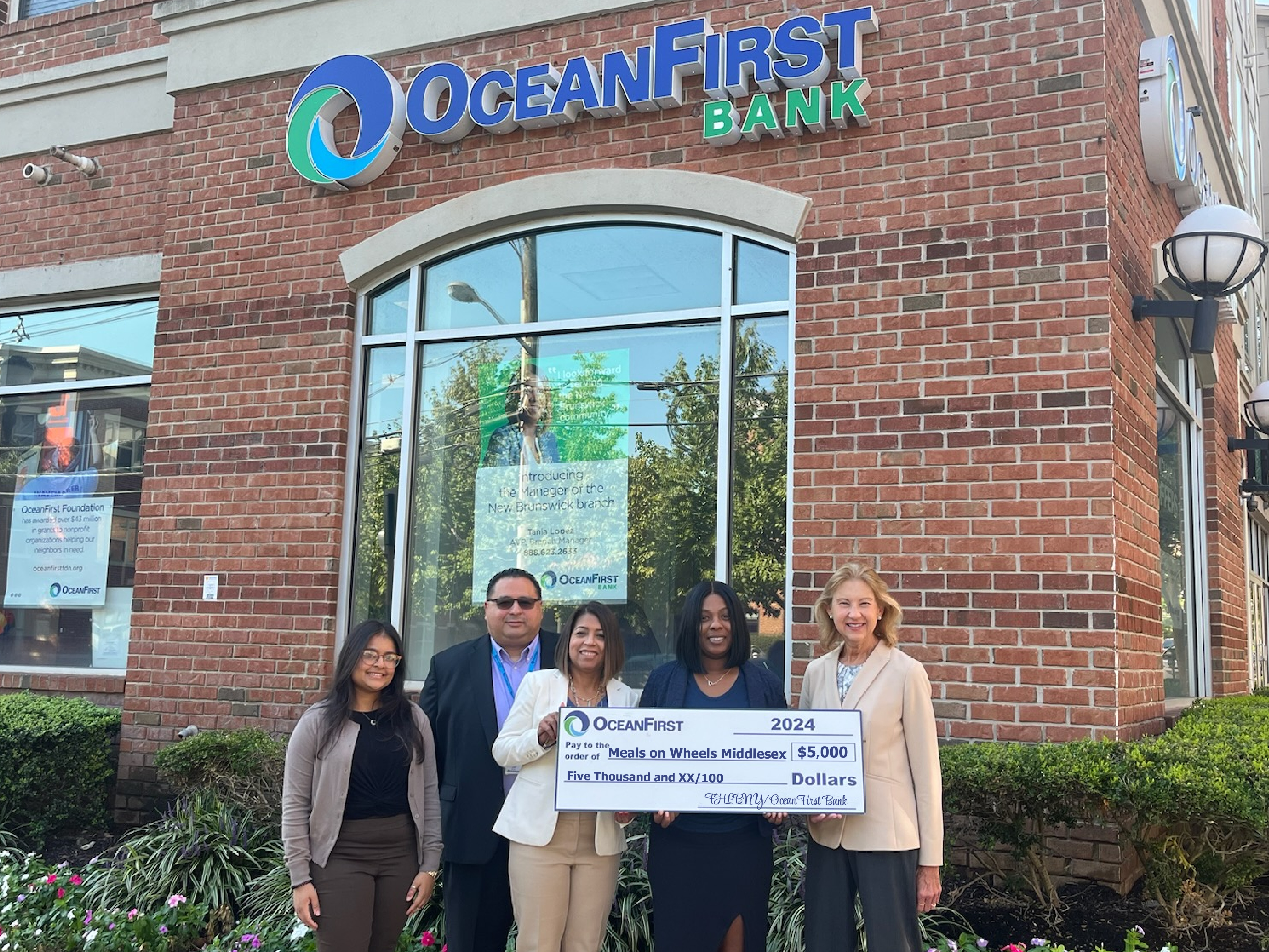 Meals on Wheels of Middlesex County accepts Small Business Recovery Grant from OceanFirst