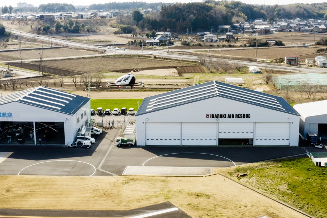 During the inauguration ceremony of UAM Center, EH216-S completed its debut flight in the Kanto region in Japan.