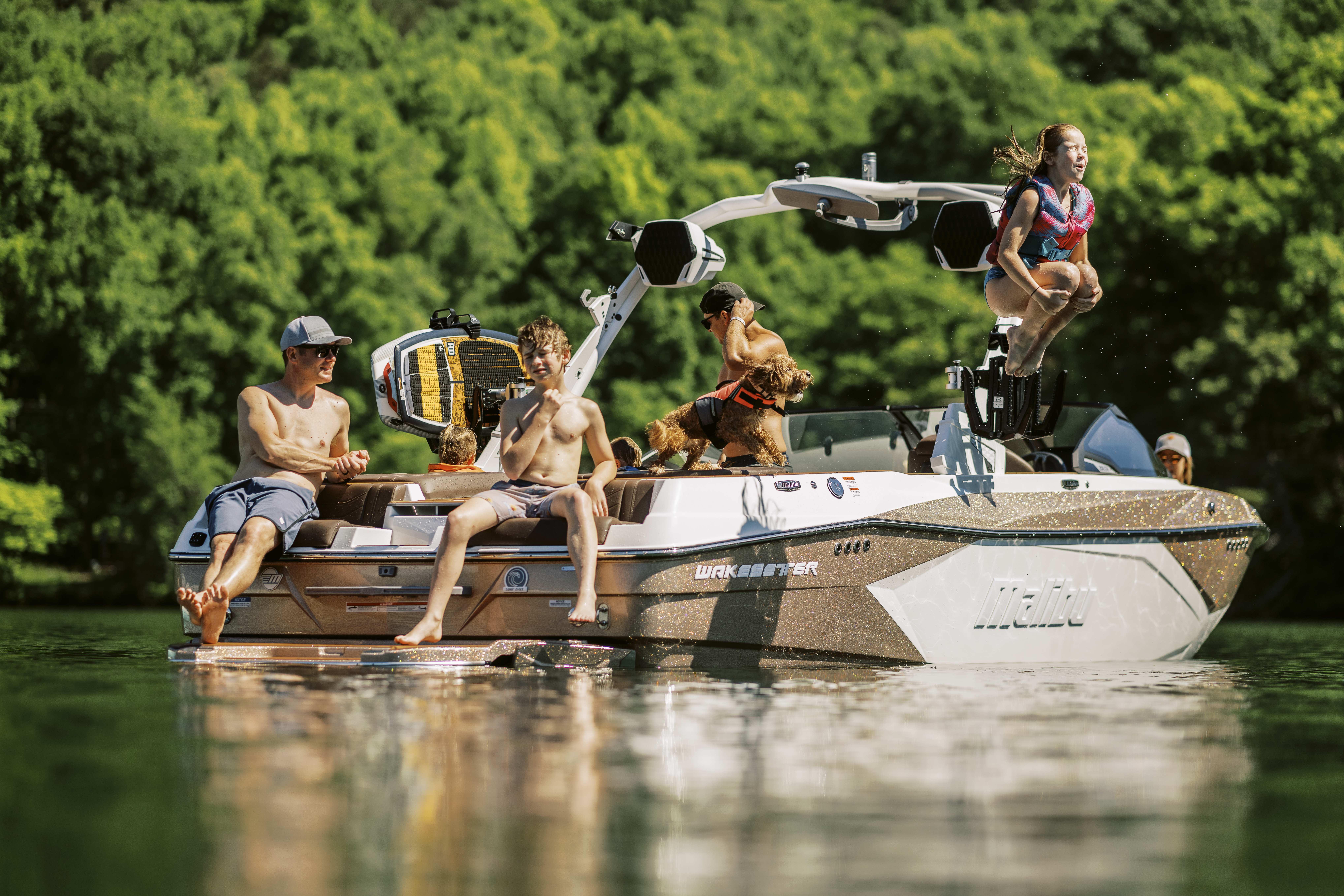 Make memories that last a lifetime on the Malibu Wakesetter 23 LSV—the best-selling towboat of all time. Now available at Aquaknox Marine, your new home for Malibu in Eastern Tennessee.