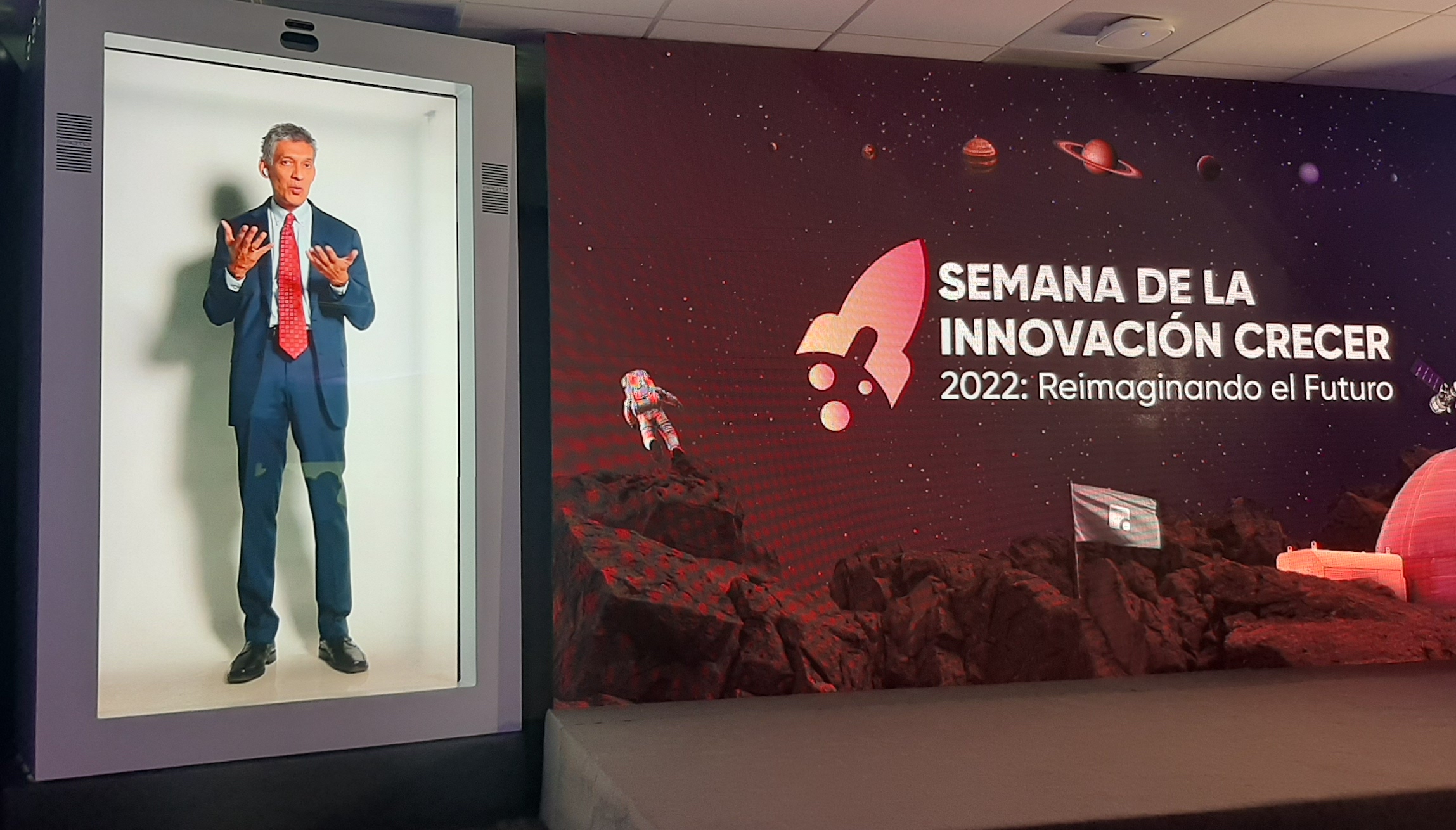 Economist Eswar Prasad of Cornell University beamed live from Ithaca, NY to the AFP Crecer event in Santo Domingo, using Proto's patented platform, to speak about "The Future of Money." Speakers also beamed in live from Spain, Argentina, Colombia and Mexico.