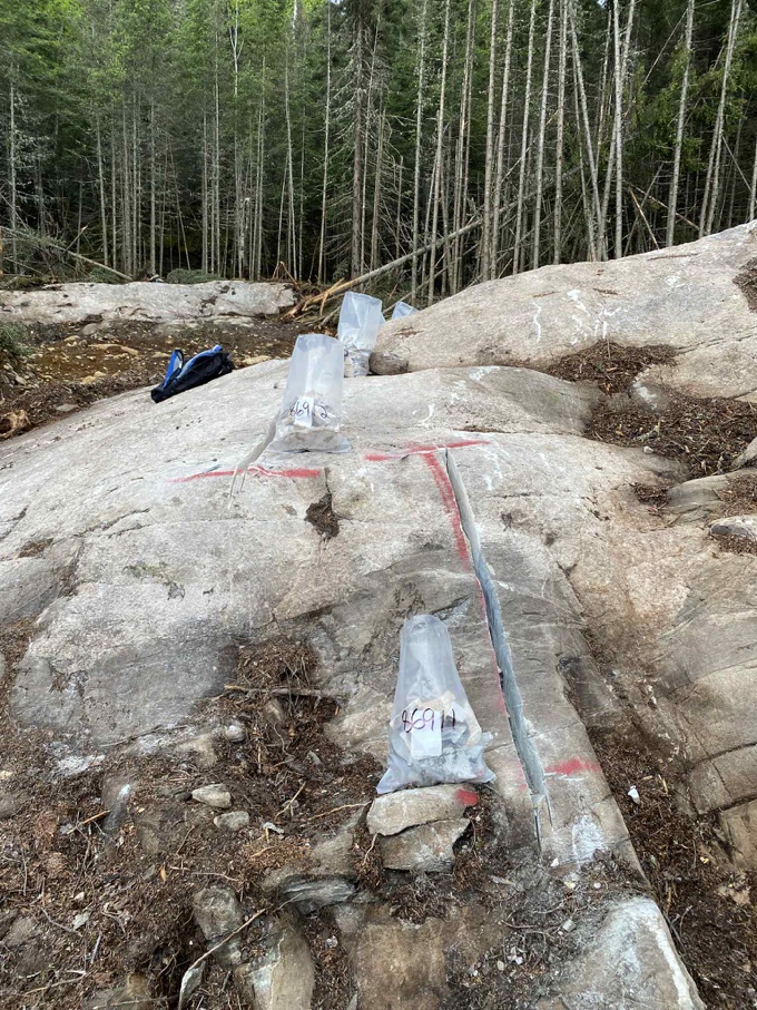 Figure 5 – Pictures of the trench and channel samples (Dyke 1)