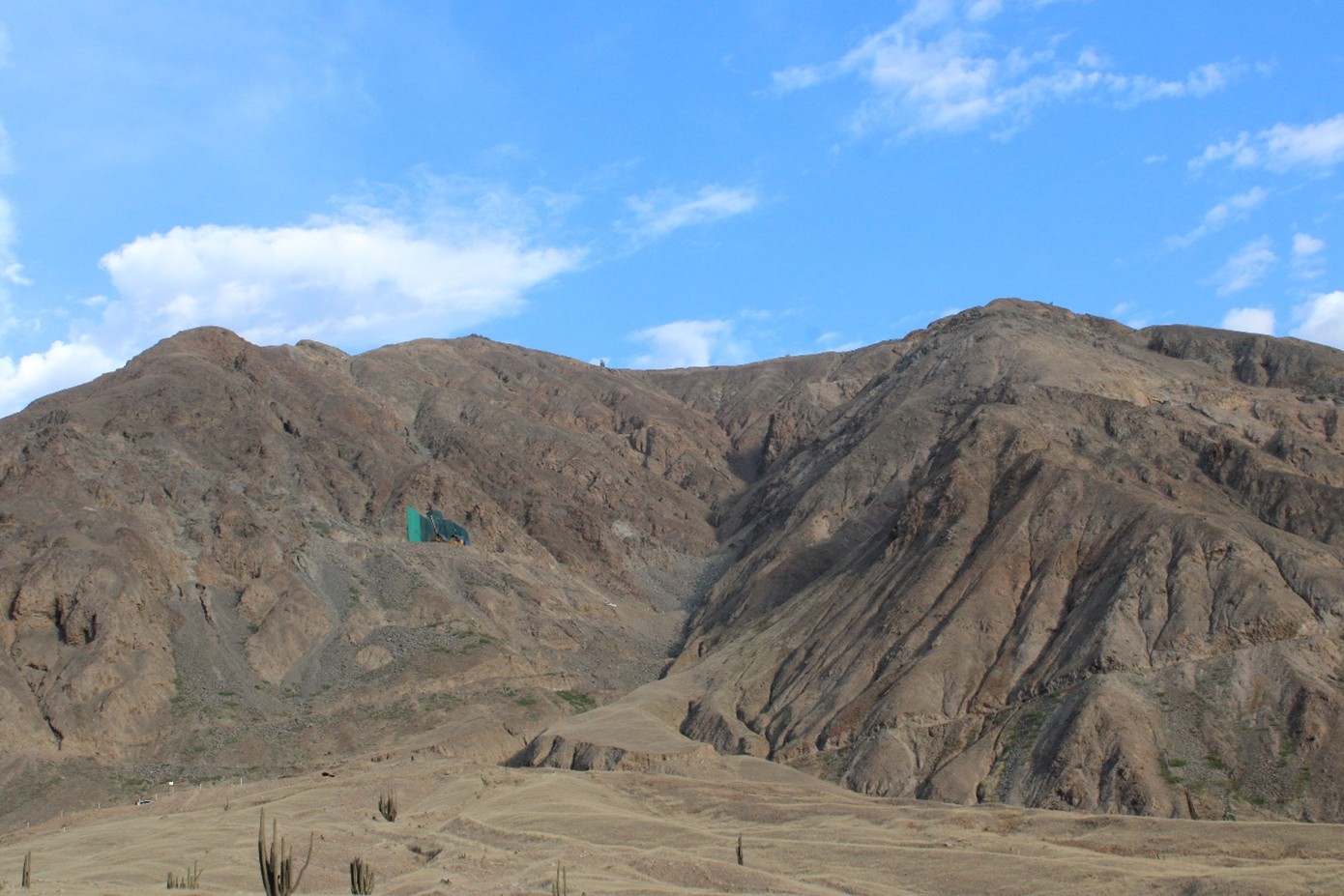 Picture 1: Drill rig #1 progressing with PEC-26-70 and targeting Center of the Pit zone image